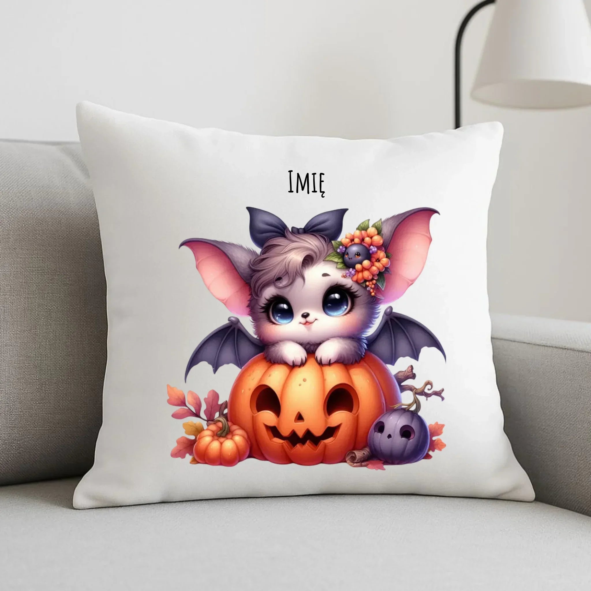 Poduszka halloweenowa - Uroczy nietoperz z dynią - personalizowana HL08 - StoryCups.pl