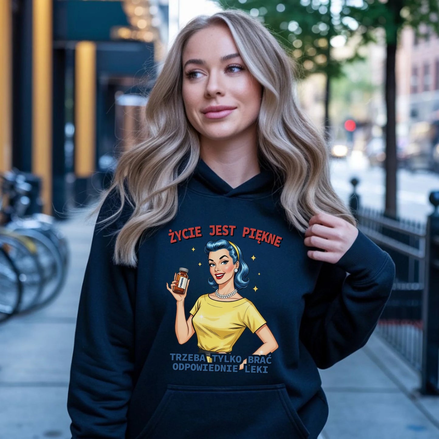Bluza damska z kapturem retro - Życie jest piękne, trzeba brać odpowiednie leki DZ14 - StoryCups.pl