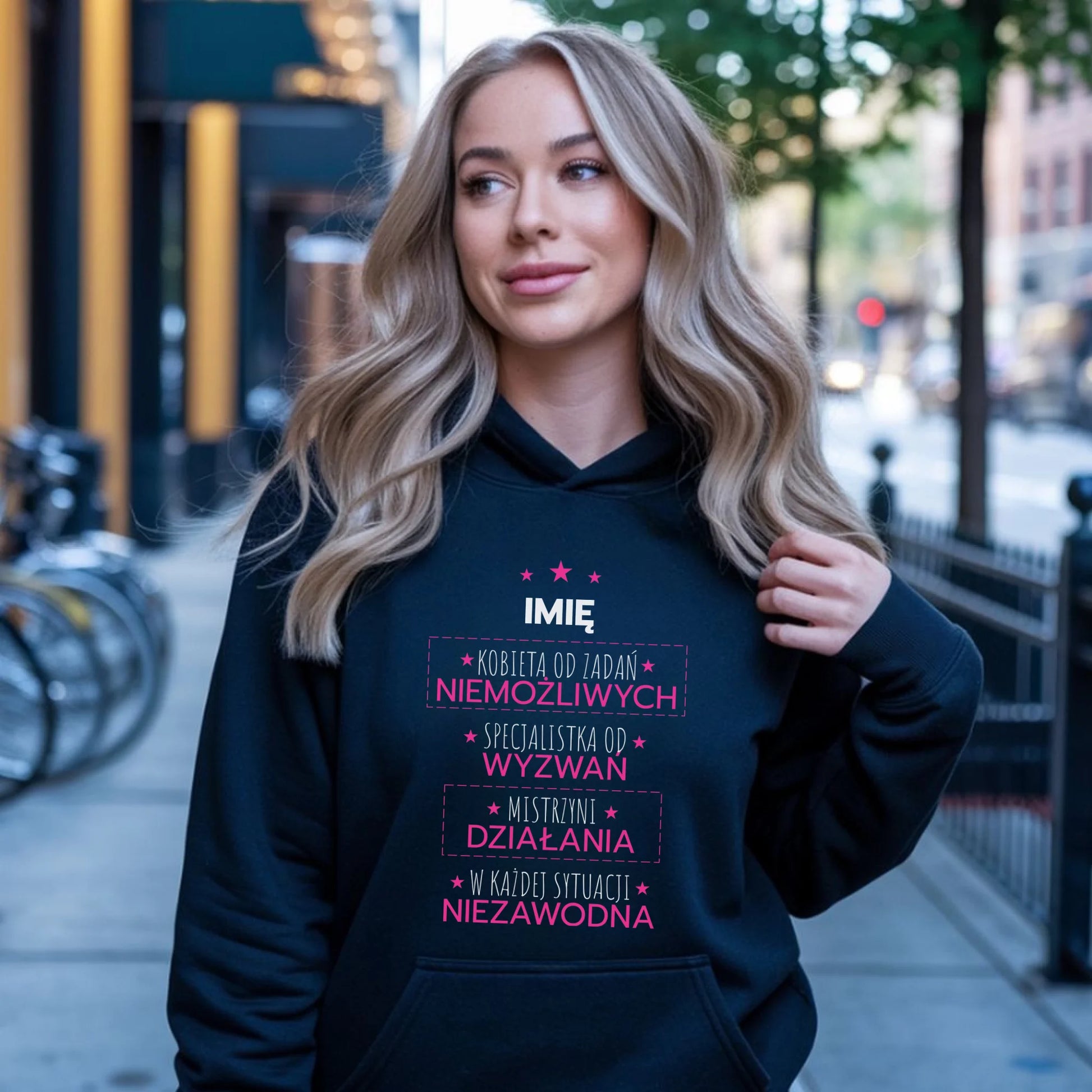 Bluza damska z kapturem - Kobieta od zadań niemożliwych - personalizowana DZ19 - StoryCups.pl