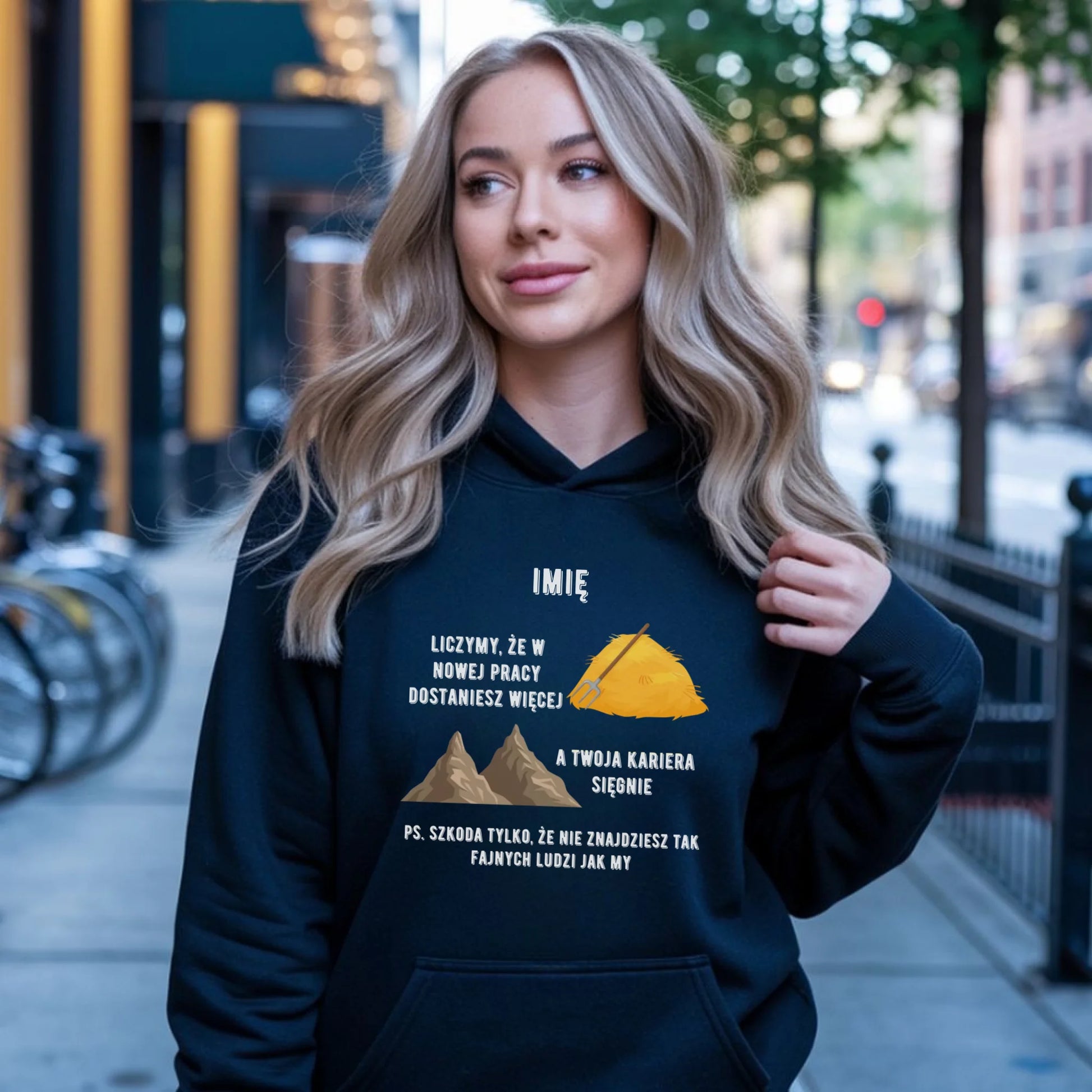 Bluza damska z kapturem na odejście z pracy - Nie znajdziesz tak fajnych ludzi jak my - personalizowana OP04 - StoryCups.pl