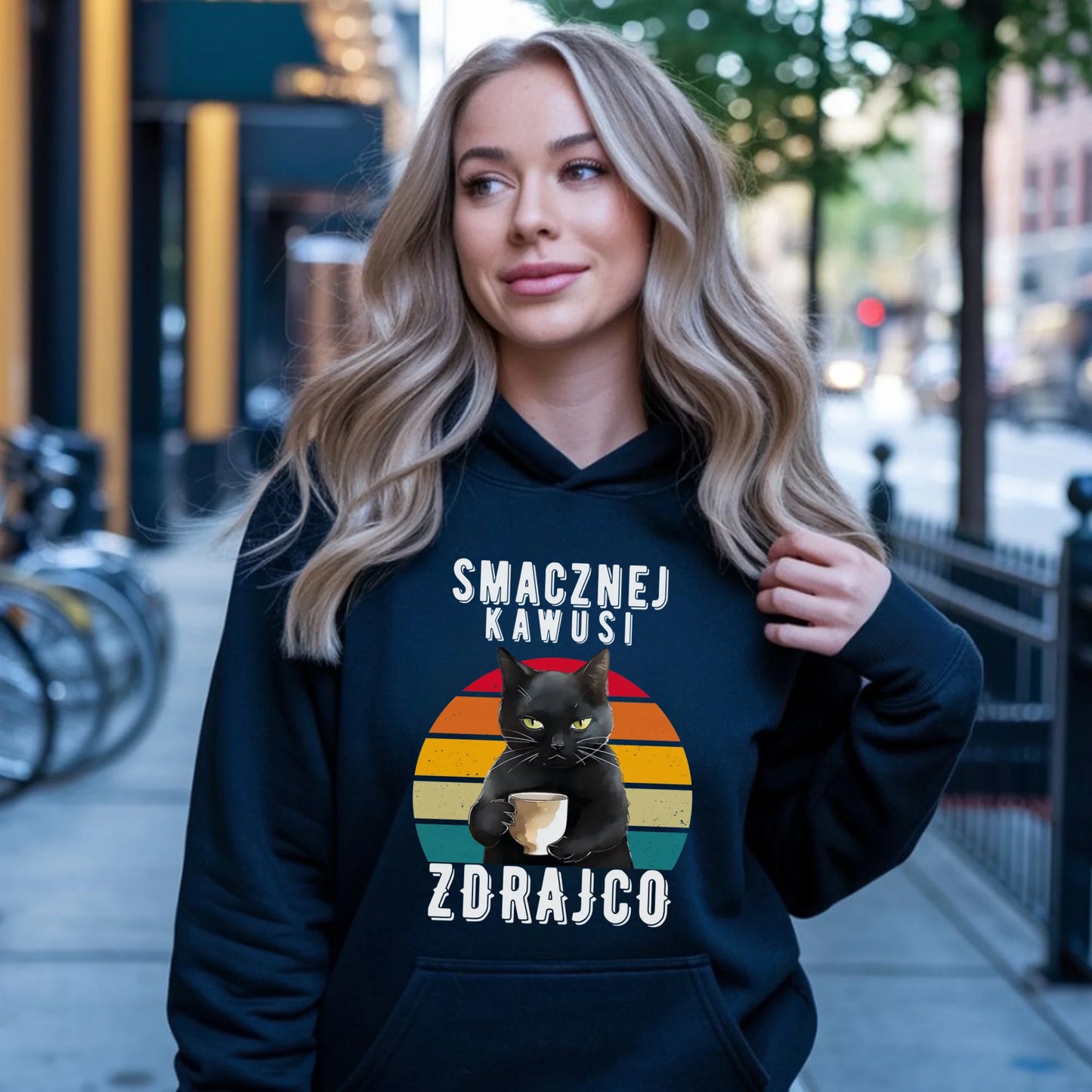 Bluza damska z kapturem na odejście z pracy - Smacznej kawusi zdrajco OP03 - StoryCups.pl