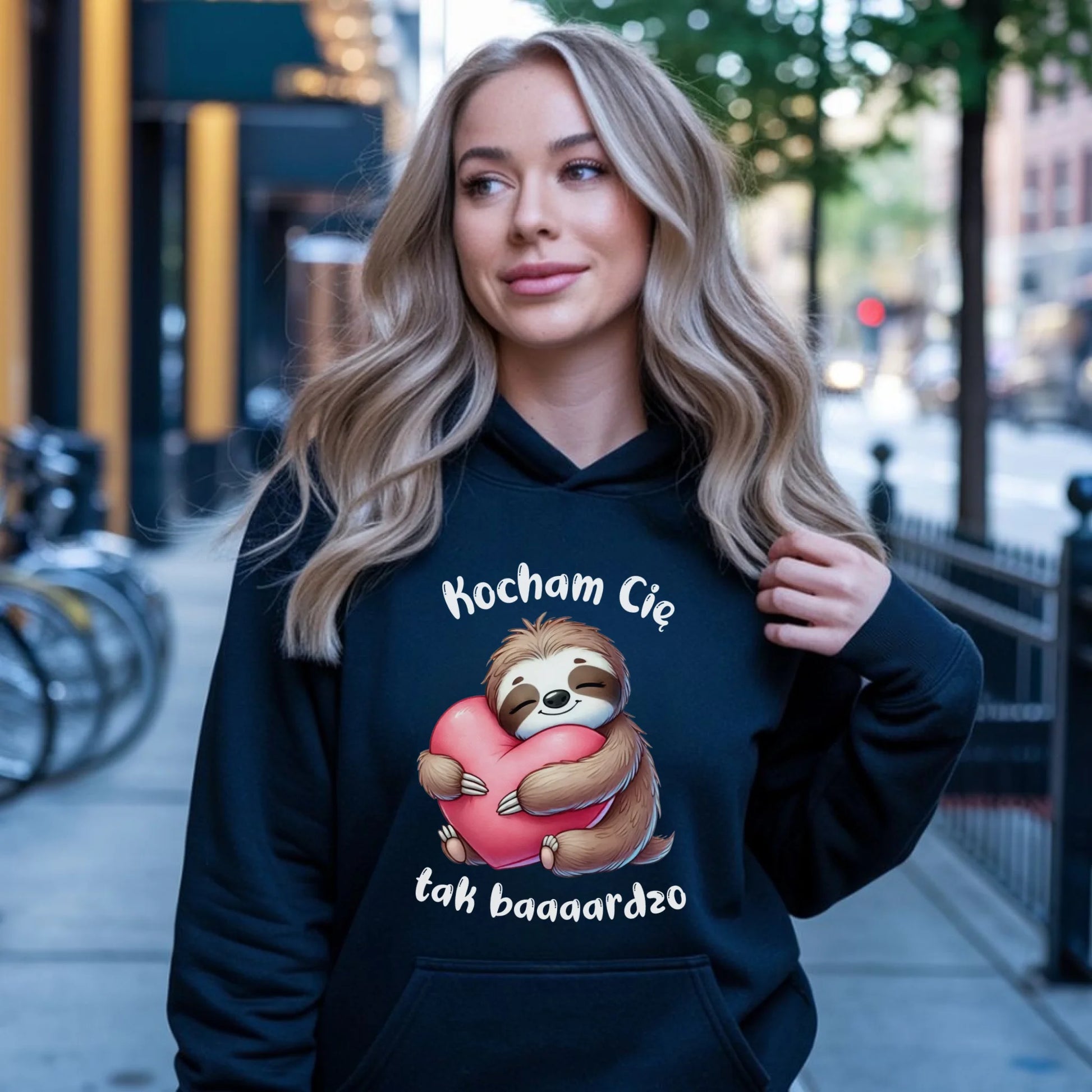 Bluza damska z kapturem - Leniwiec Kocham Cię tak baaaardzo W16 - StoryCups.pl