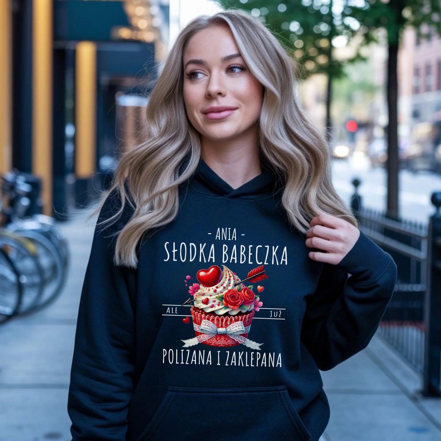 Bluza damska z kapturem - Słodka babeczka polizana i zaklepana - personalizowana W37 - StoryCups.pl