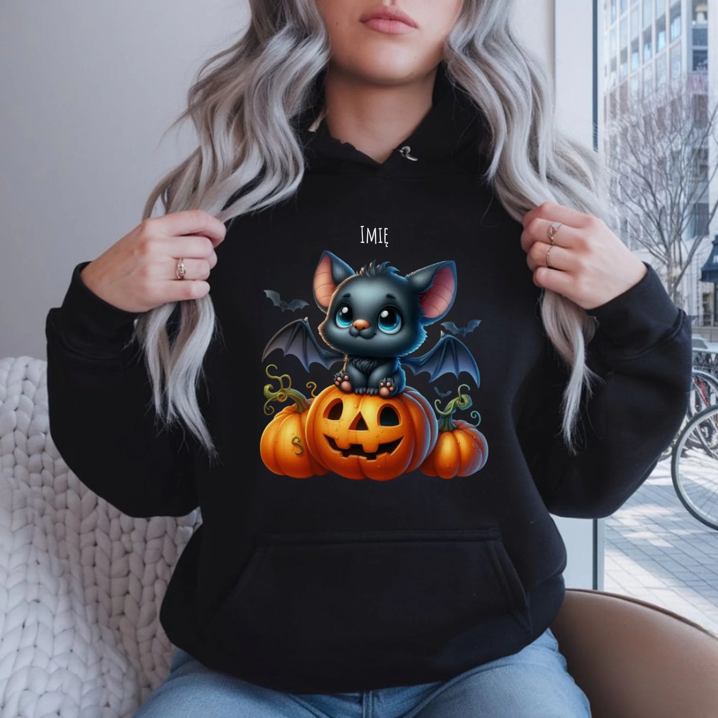 Bluza damska z kapturem halloweenowa - Słodki nietoperz z dynią - personalizowana HL09 - StoryCups.pl