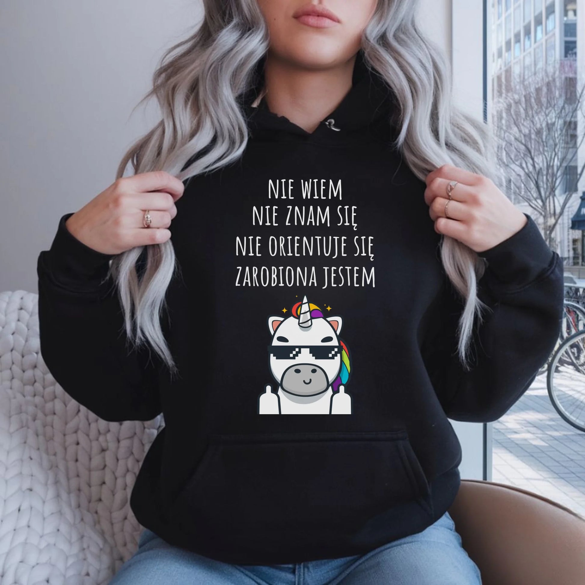 Bluza damska z kapturem - Nie wiem, nie znam się, zarobiona jestem DZ05 - StoryCups.pl