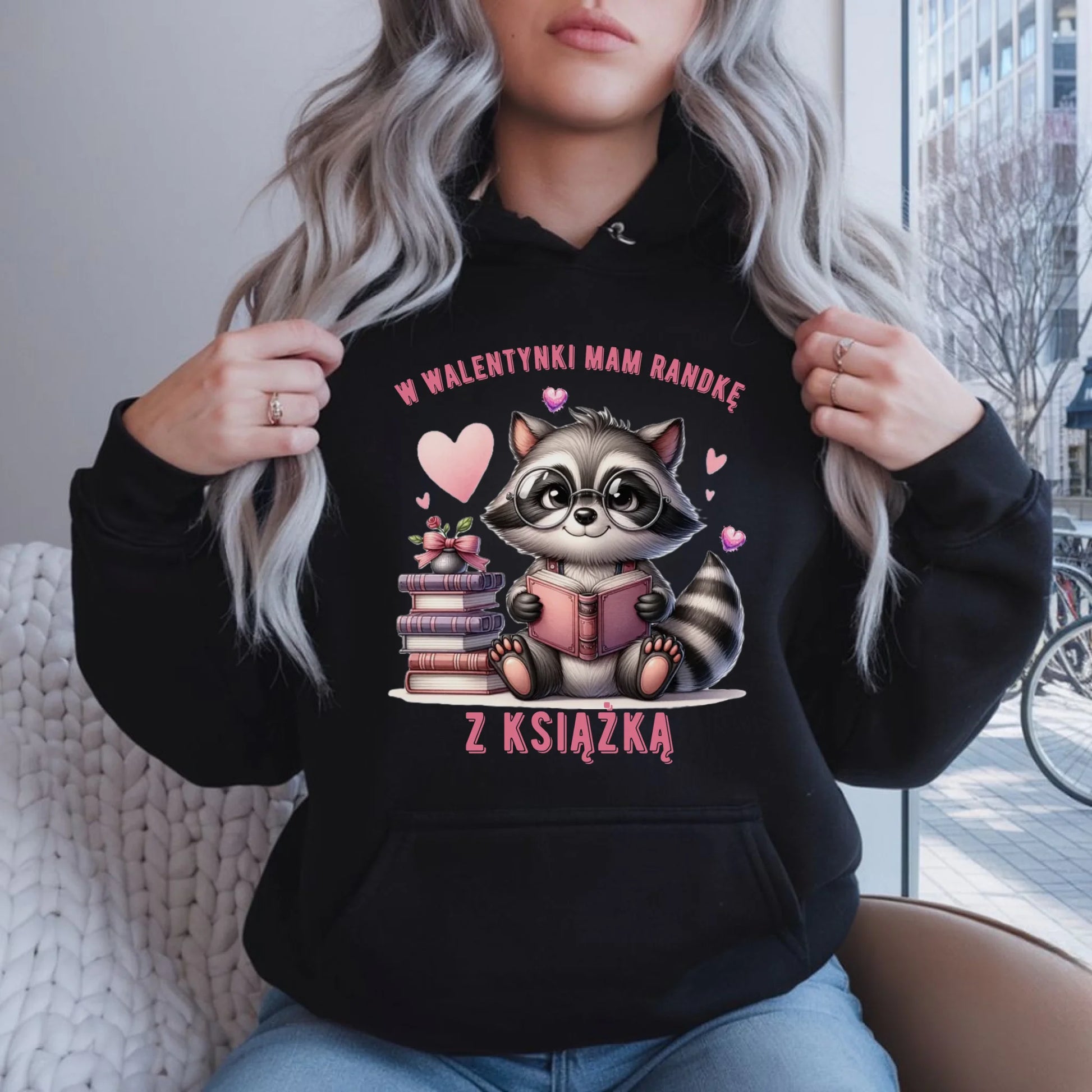 Bluza damska z kapturem na Walentynki dla mola książkowego – Mam randkę z książką W20 - StoryCups.pl