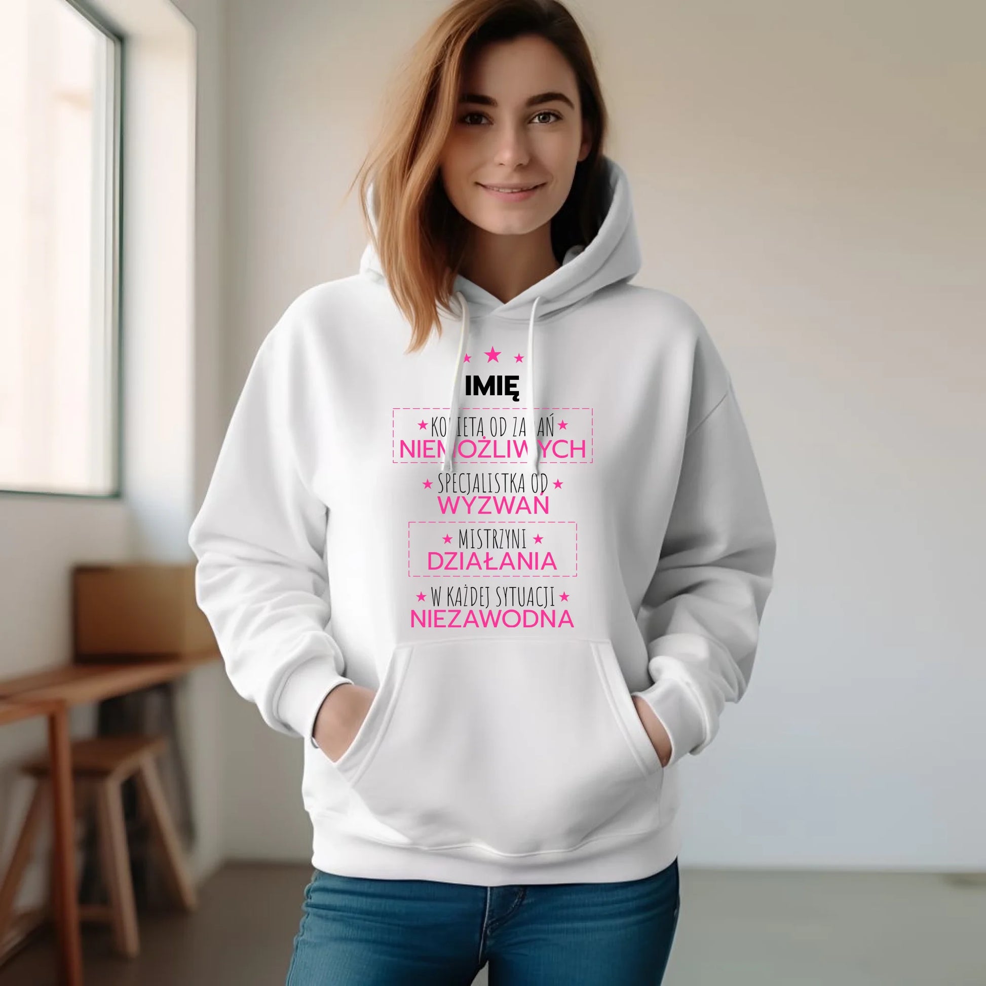 Bluza damska z kapturem - Kobieta od zadań niemożliwych - personalizowana DZ19 - StoryCups.pl