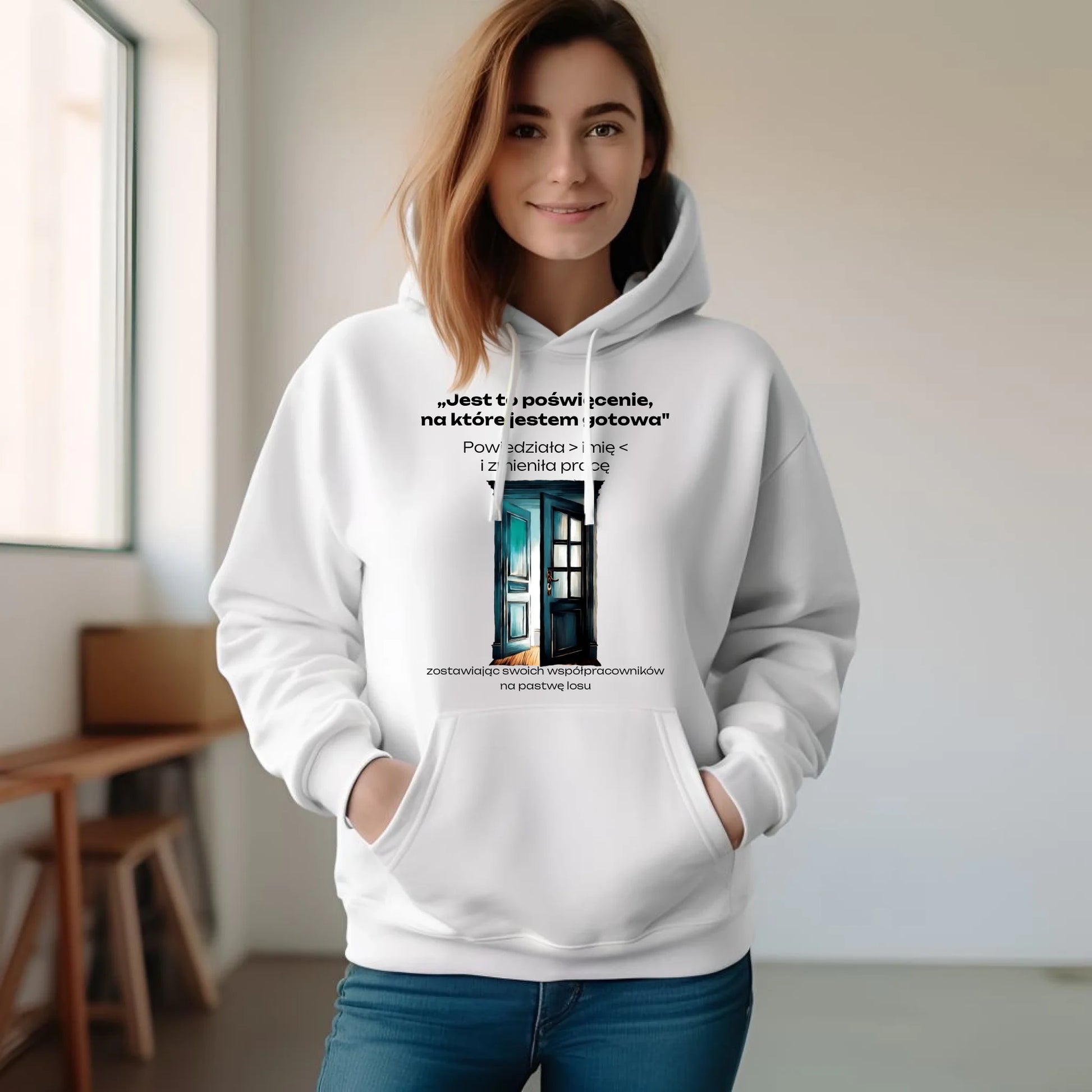 Bluza damska z kapturem na odejście z pracy - Poświęcenie, na które jestem gotowa - personalizowana OP02 - StoryCups.pl