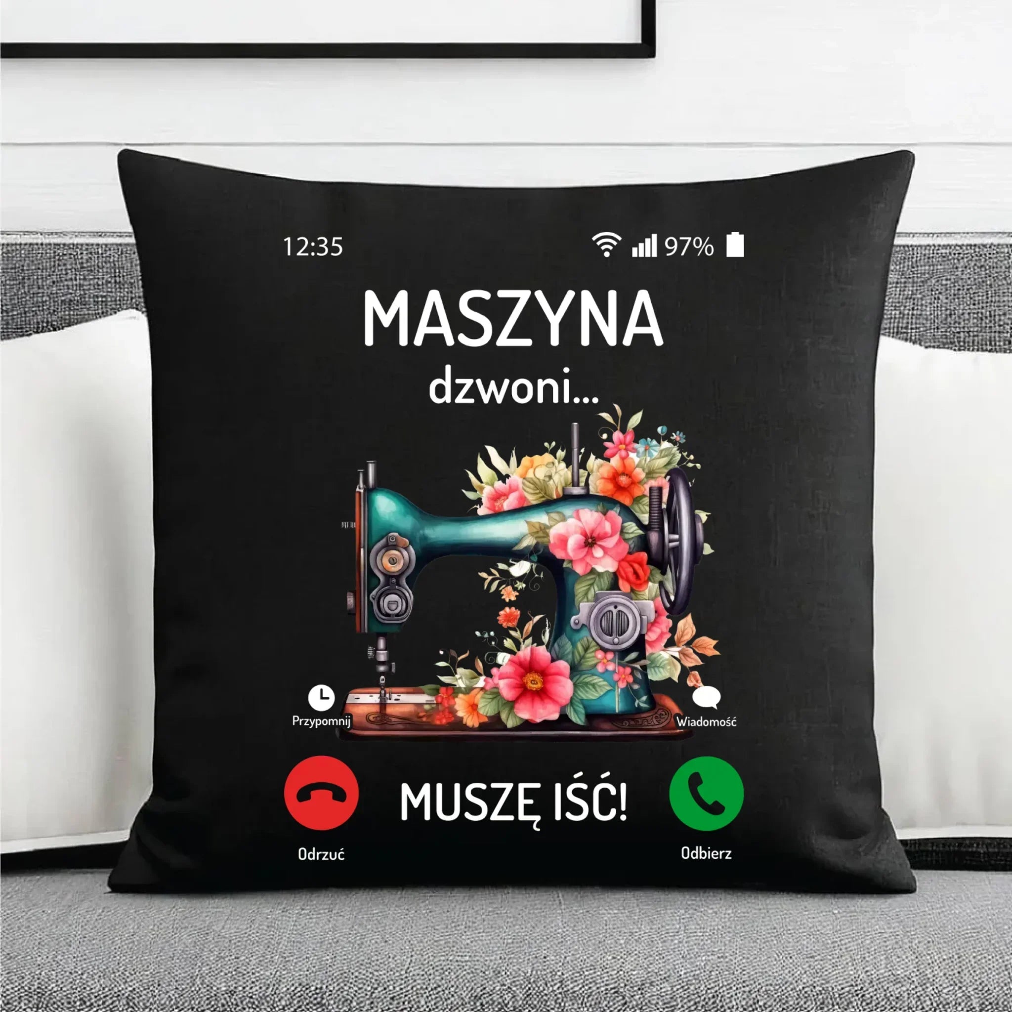 Poduszka dekoracyjna szyciowa dla krawcowej - Maszyna dzwoni muszę iść HS05 - StoryCups.pl