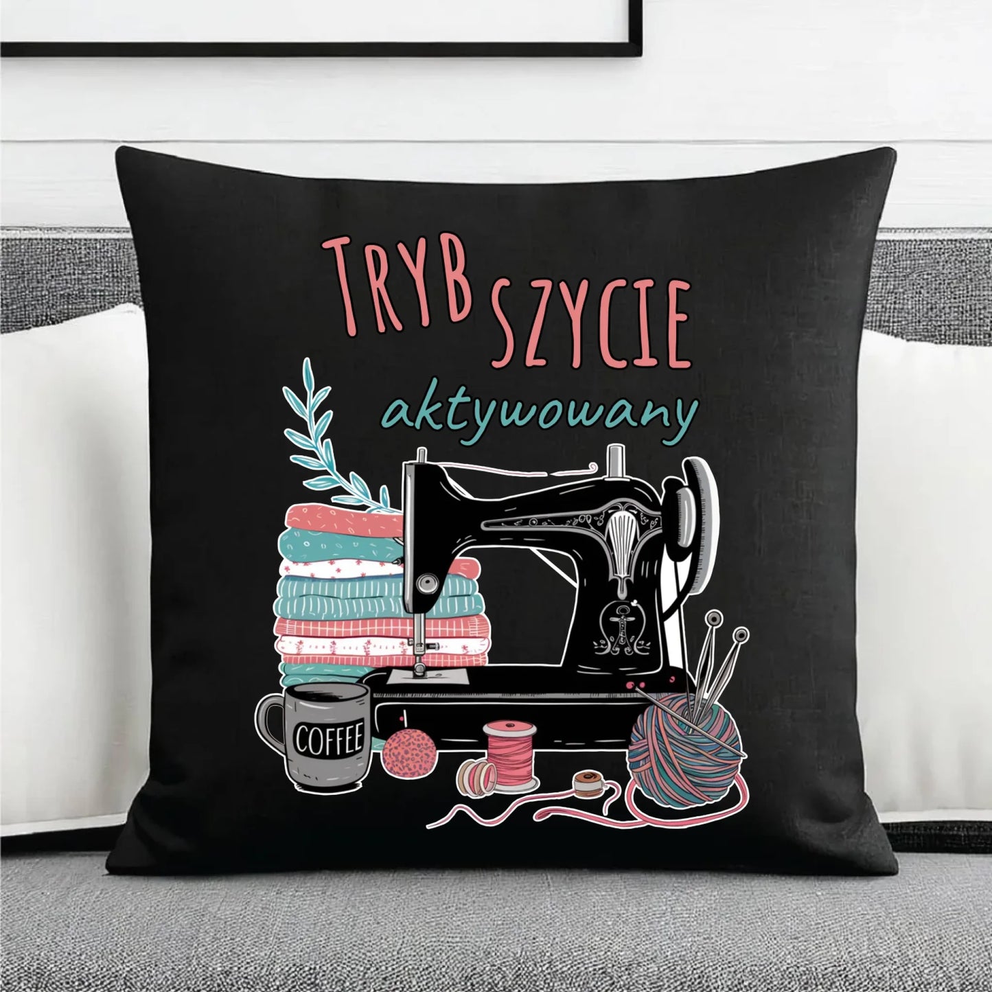 Poduszka dekoracyjna szyciowa dla krawcowej - Tryb szycie aktywowany HS06 - StoryCups.pl