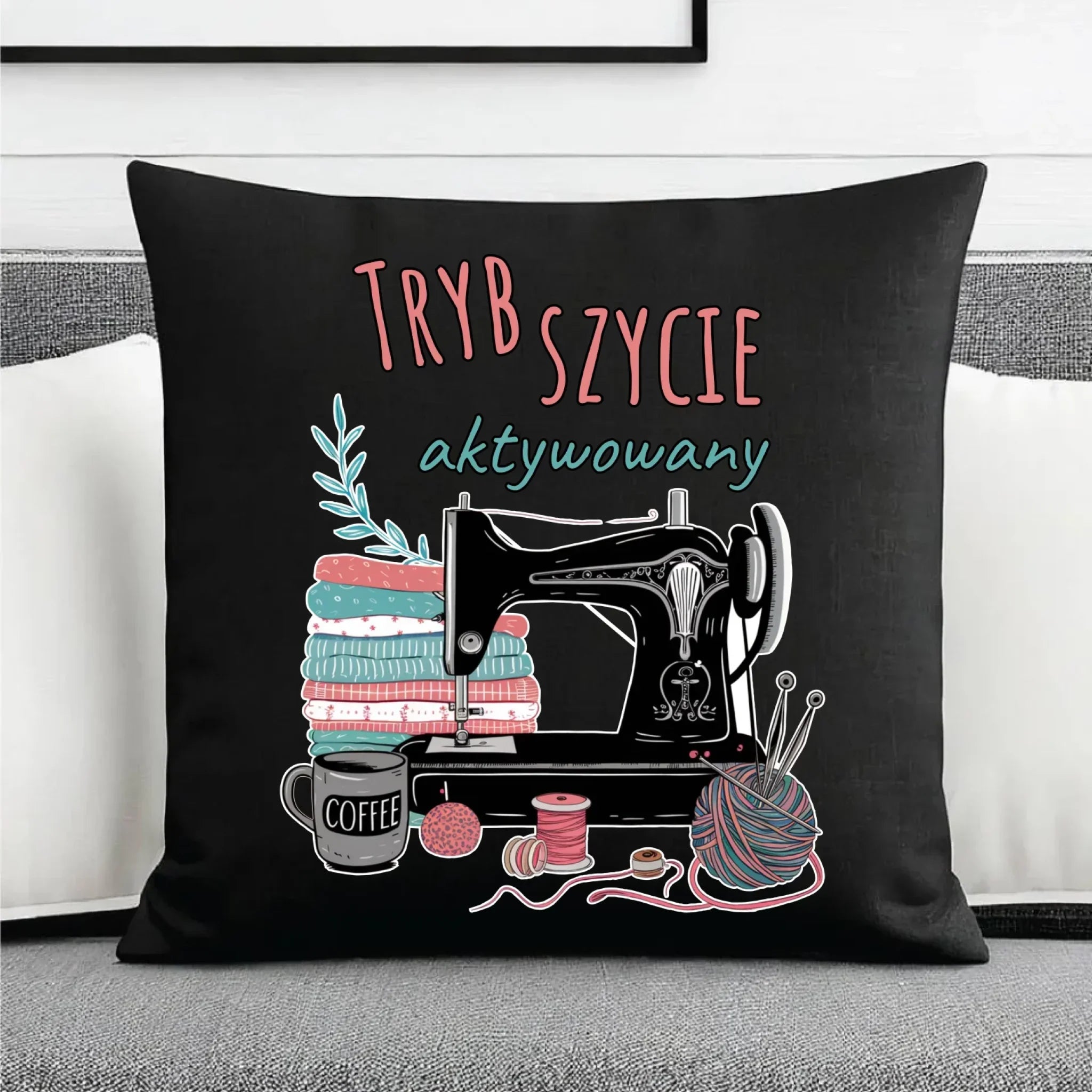 Poduszka dekoracyjna szyciowa dla krawcowej - Tryb szycie aktywowany HS06 - StoryCups.pl