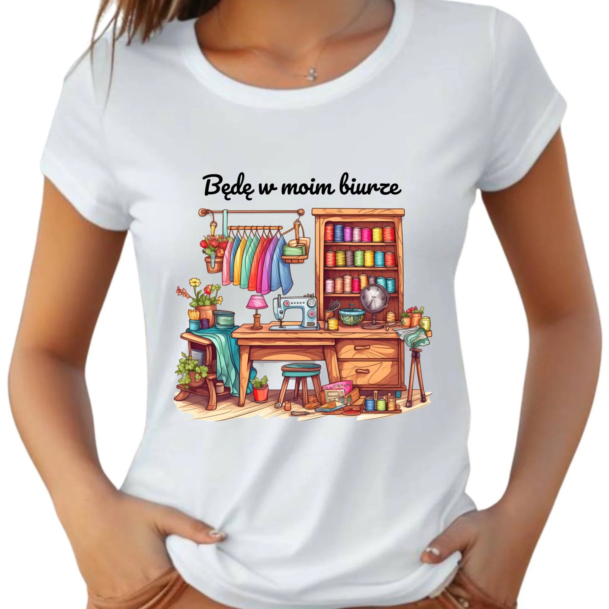 Koszulka damska szyciowa dla krawcowej - Będę w moim biurze HS07 - StoryCups.pl
