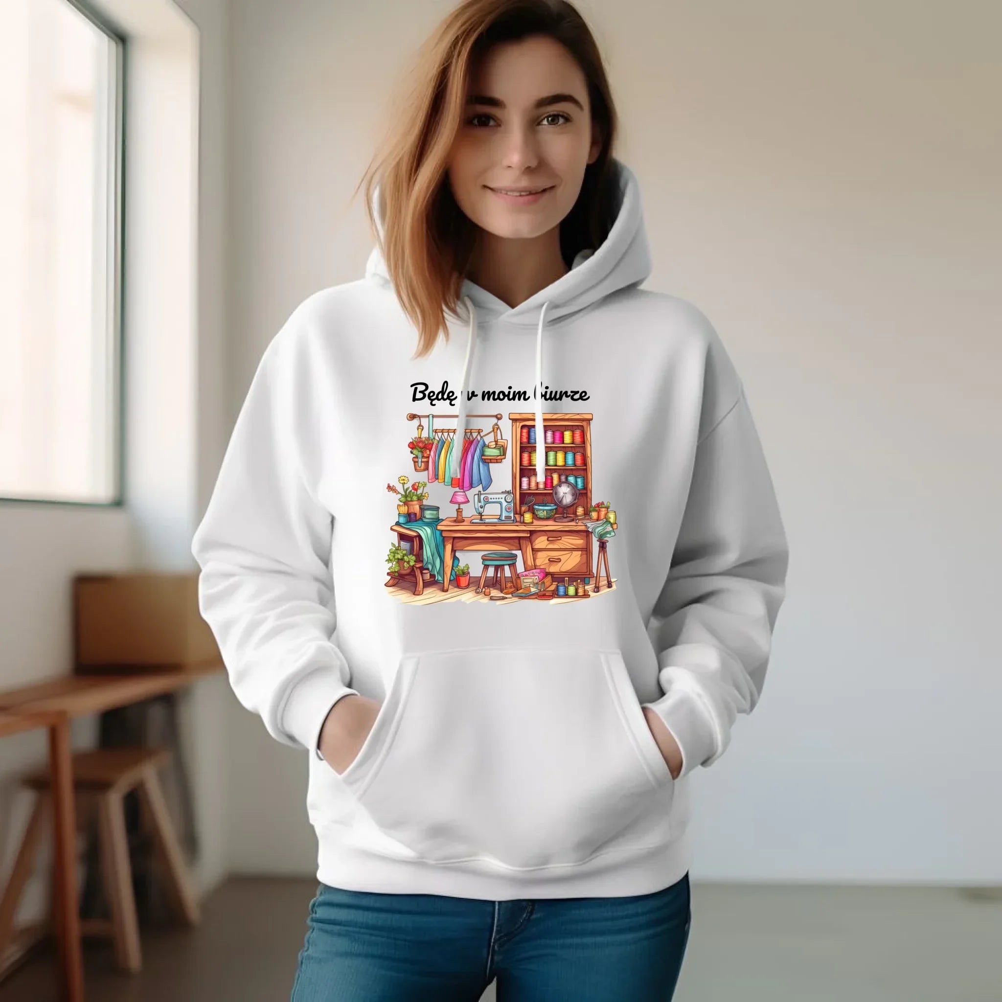 Bluza damska z kapturem szyciowa dla krawcowej - Będę w moim biurze HS07 - StoryCups.pl