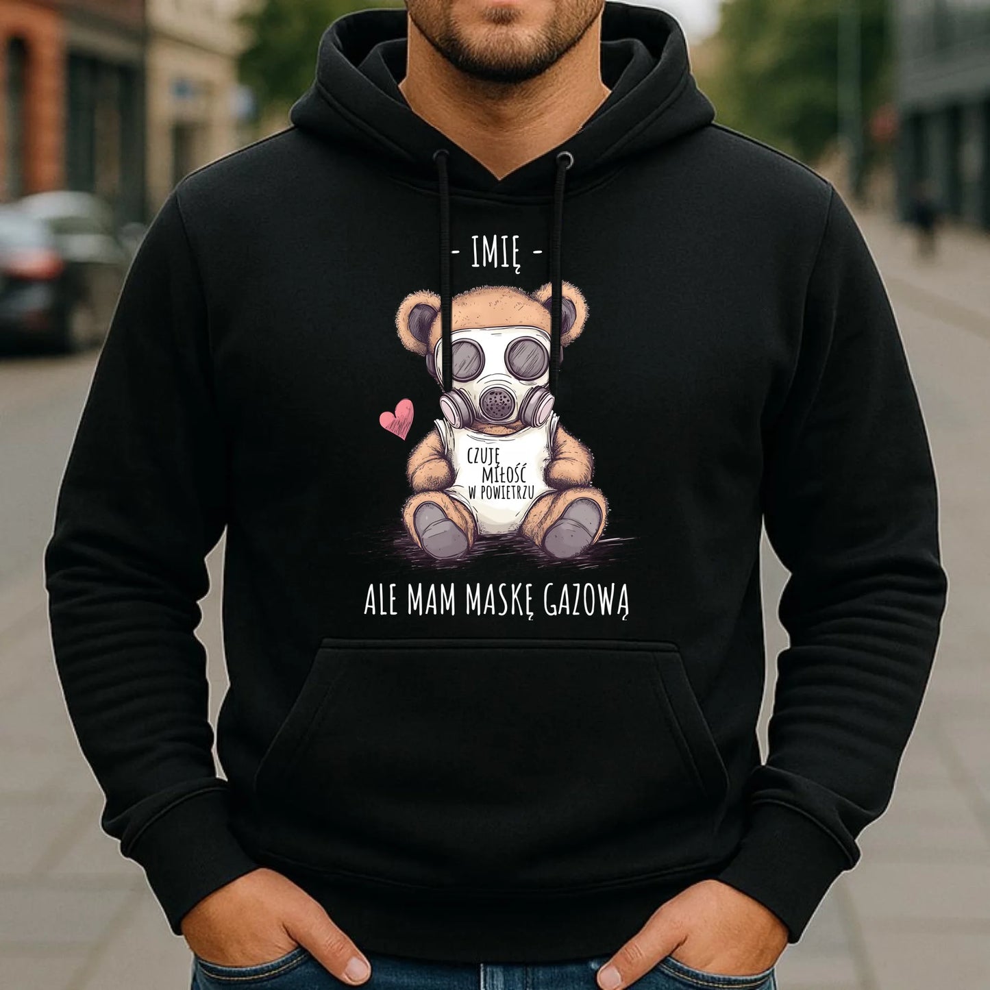 Bluza męska z kapturem - Miś w masce gazowej - Czuję miłość w powietrzu - personalizowana W38 - StoryCups.pl