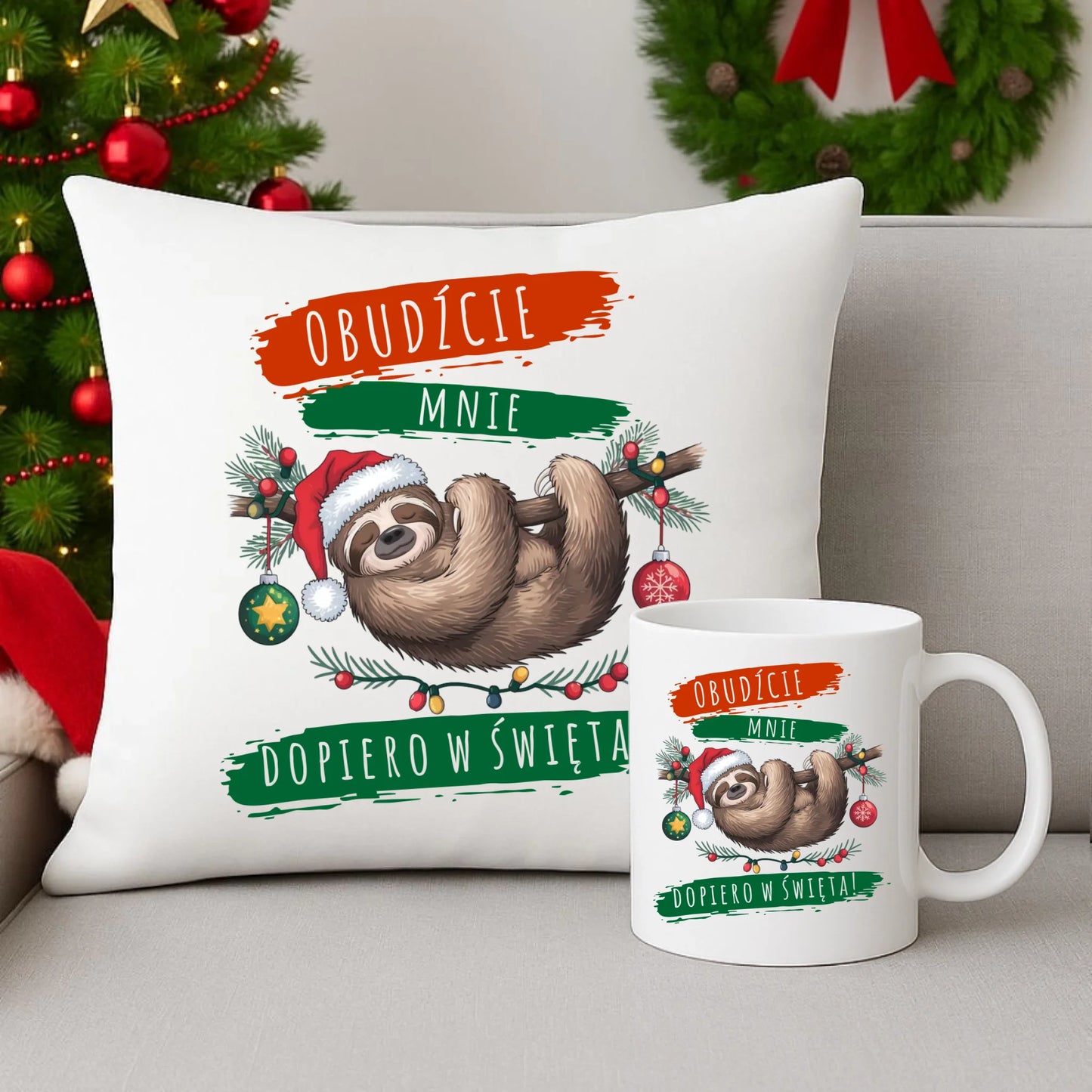 Zestaw poduszka i kubek świąteczny - Leniwiec - Obudźcie mnie dopiero w święta BN02 - StoryCups.pl