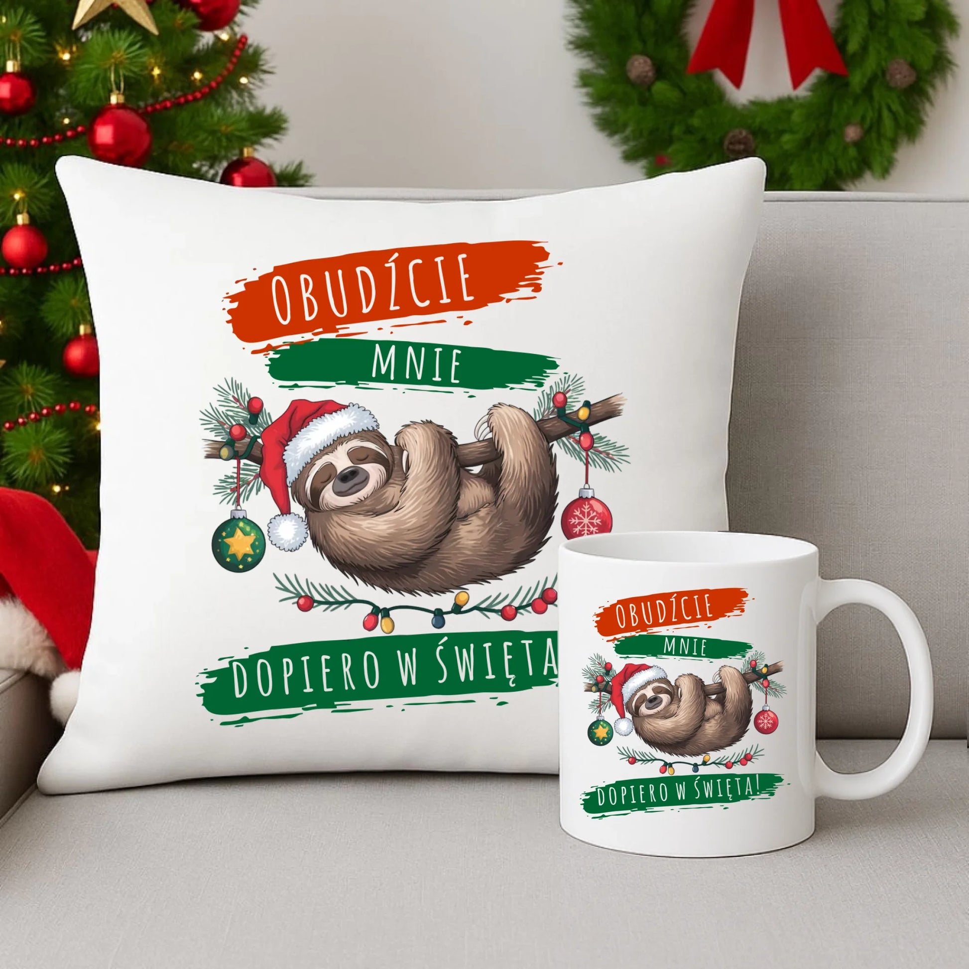 Zestaw poduszka i kubek świąteczny - Leniwiec - Obudźcie mnie dopiero w święta BN02 - StoryCups.pl