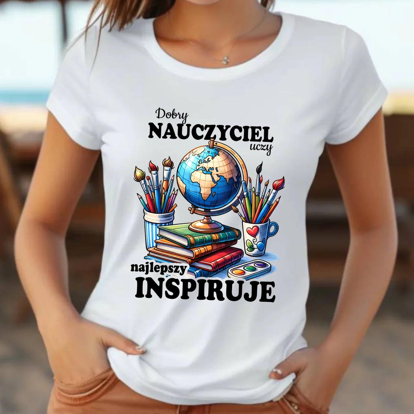 Koszulka damska dla nauczycielki - Dobry nauczyciel uczy najlepszy inspiruje N72 - StoryCups.pl