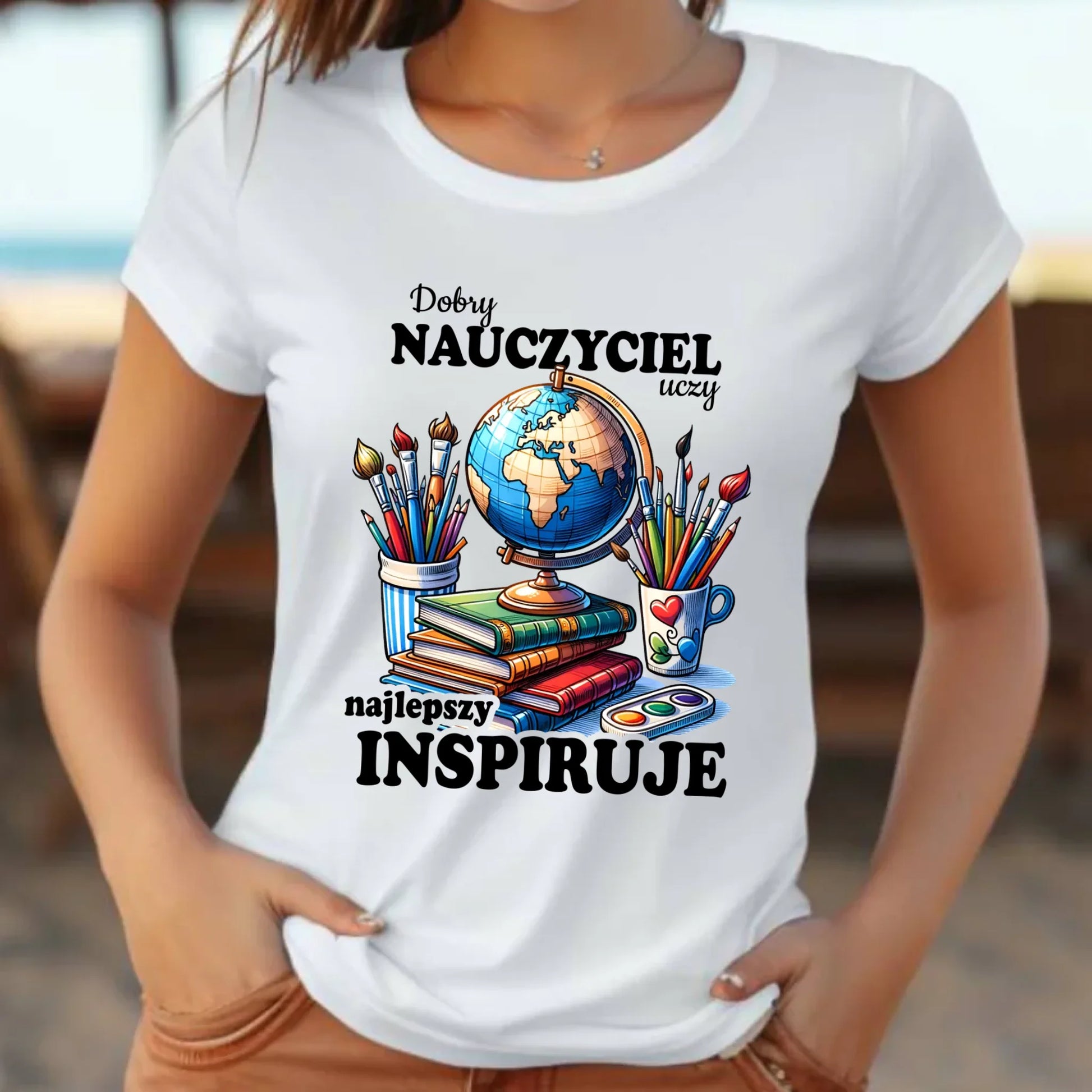 Koszulka damska dla nauczycielki - Dobry nauczyciel uczy najlepszy inspiruje N72 - StoryCups.pl