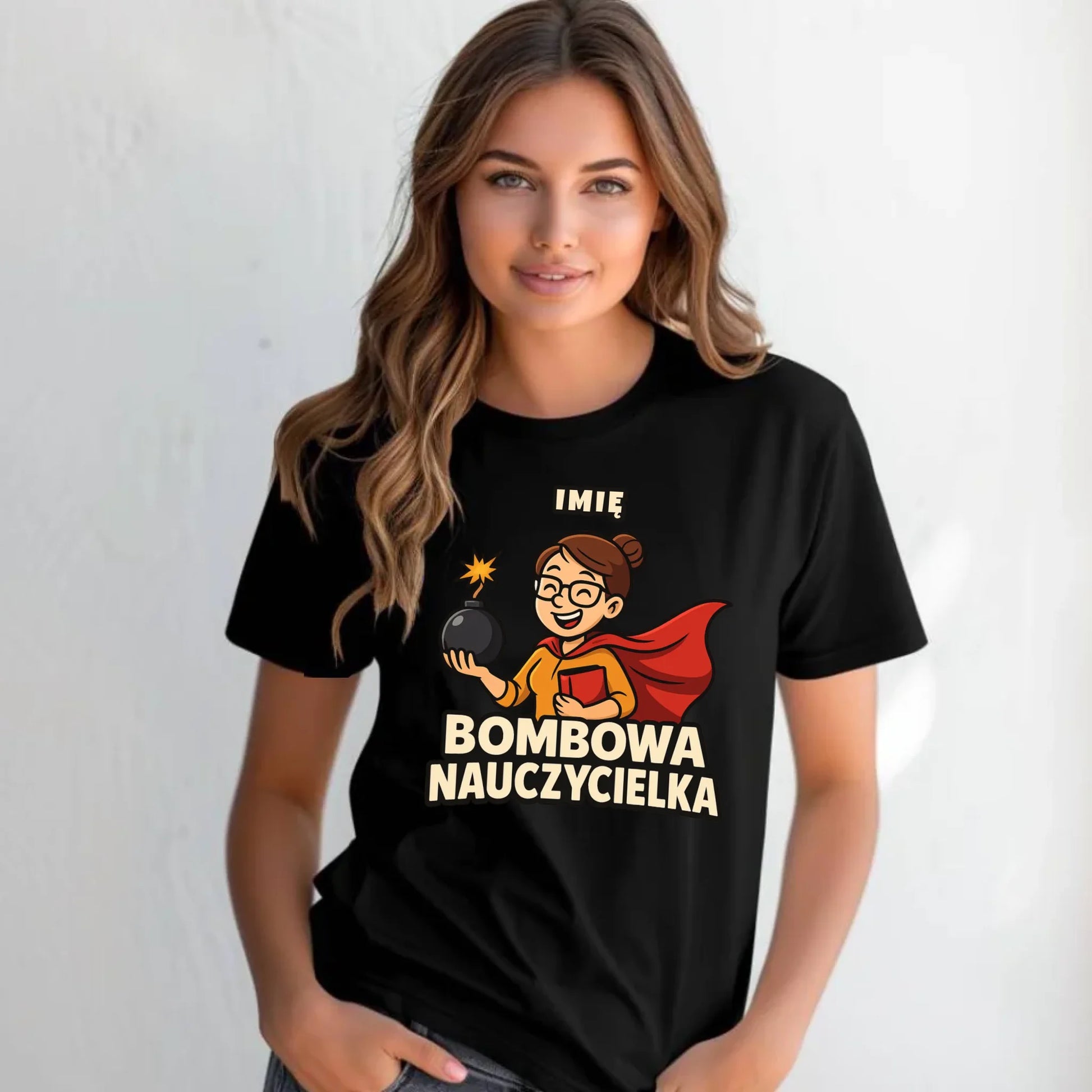 Koszulka dla nauczycielki - Bombowa Nauczycielka - personalizowana N25 - StoryCups.pl