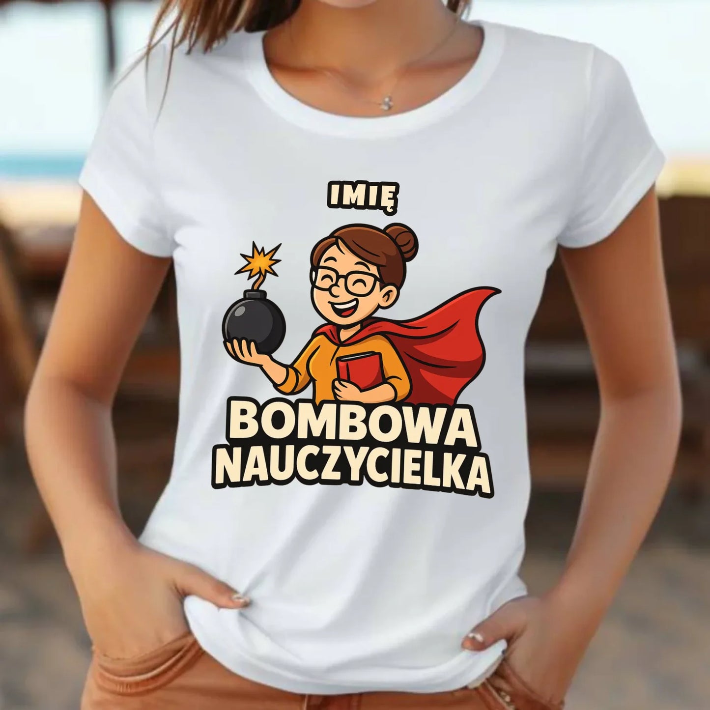 Koszulka dla nauczycielki - Bombowa Nauczycielka - personalizowana N25 - StoryCups.pl