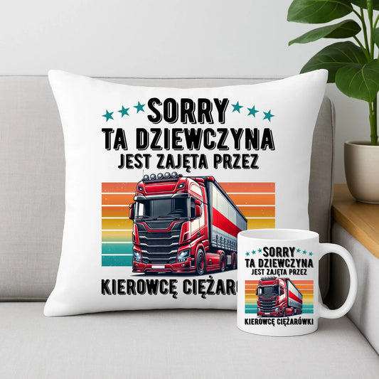 Zestaw poduszka i kubek - Ta dziewczyna jest zajęta przez kierowcę ciężarówki ZKT12 - StoryCups.pl