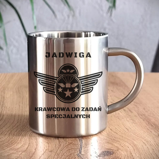 Kubek metalowy szyciowy dla krawcowej - Krawcowa do zadań specjalnych HS38 - StoryCups.pl