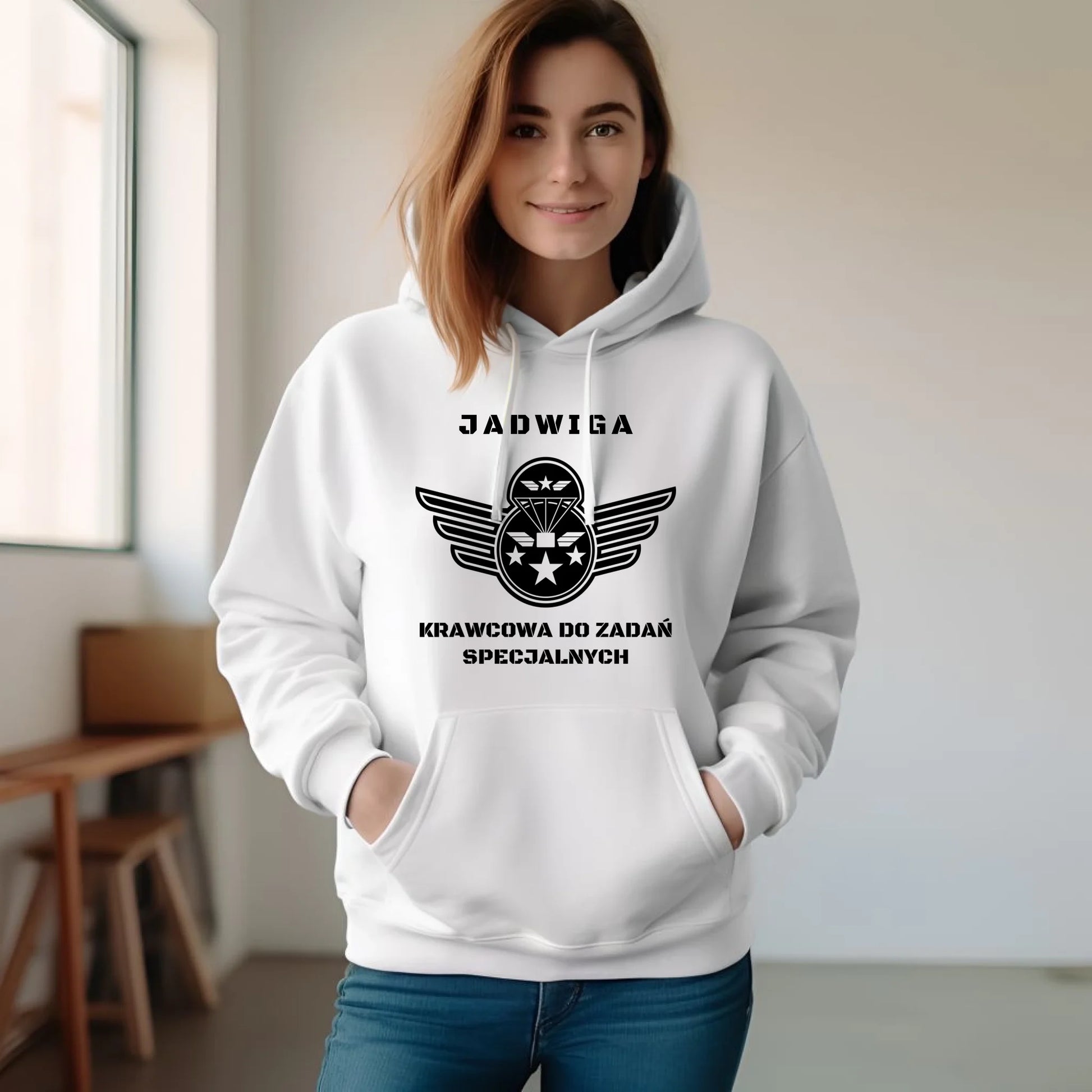 Bluza damska z kapturem szyciowa dla krawcowej - Krawcowa do zadań specjalnych HS38 - StoryCups.pl