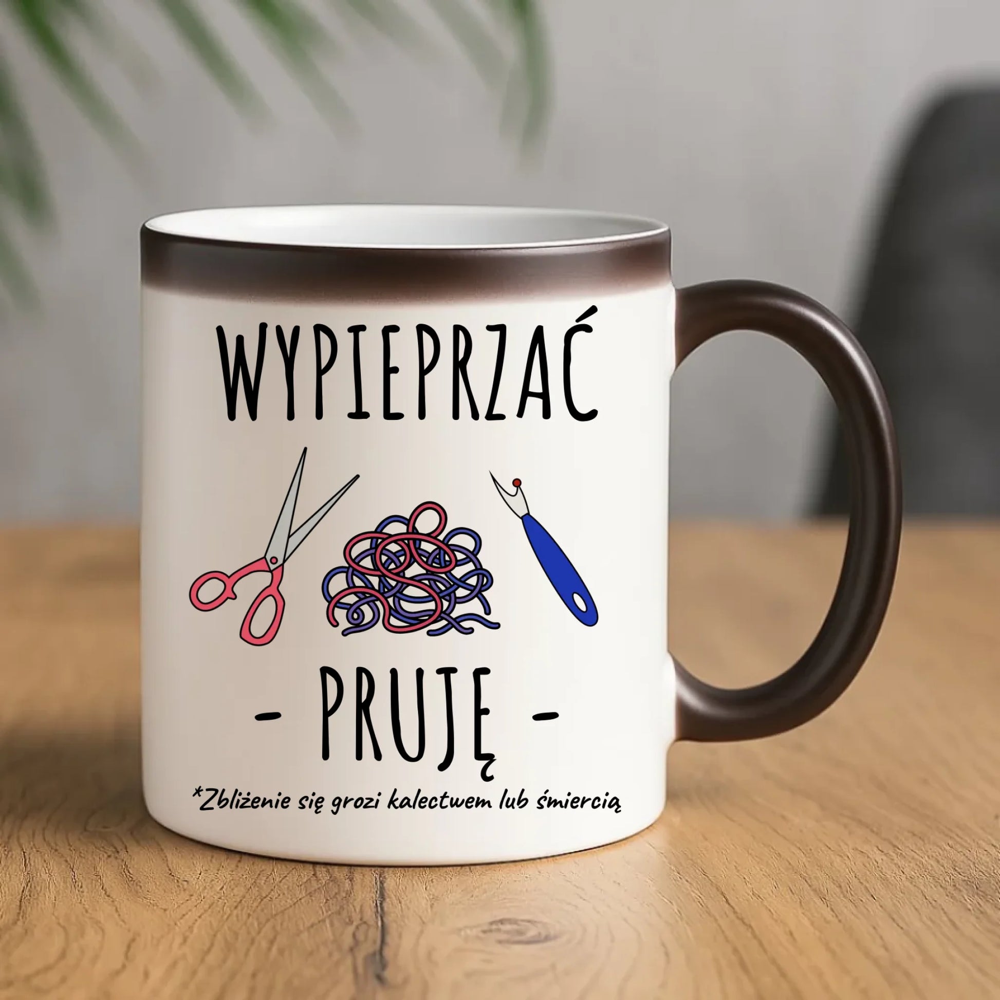 Kubek magiczny szyciowy dla krawcowej - Wypieprzać, pruję HS08 - StoryCups.pl