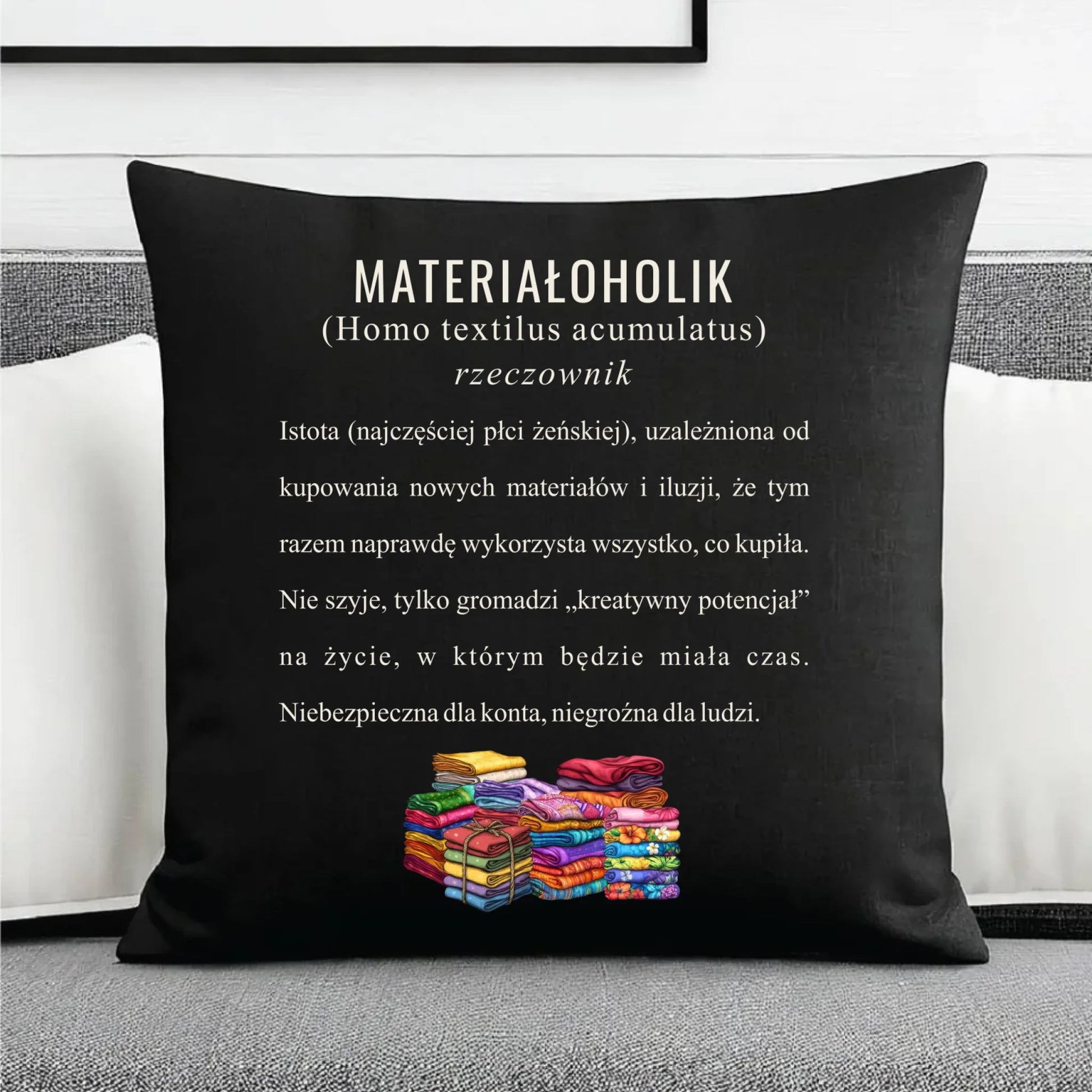Poduszka dekoracyjna szyciowa dla krawcowej - Materiałoholik definicja HS11 - StoryCups.pl