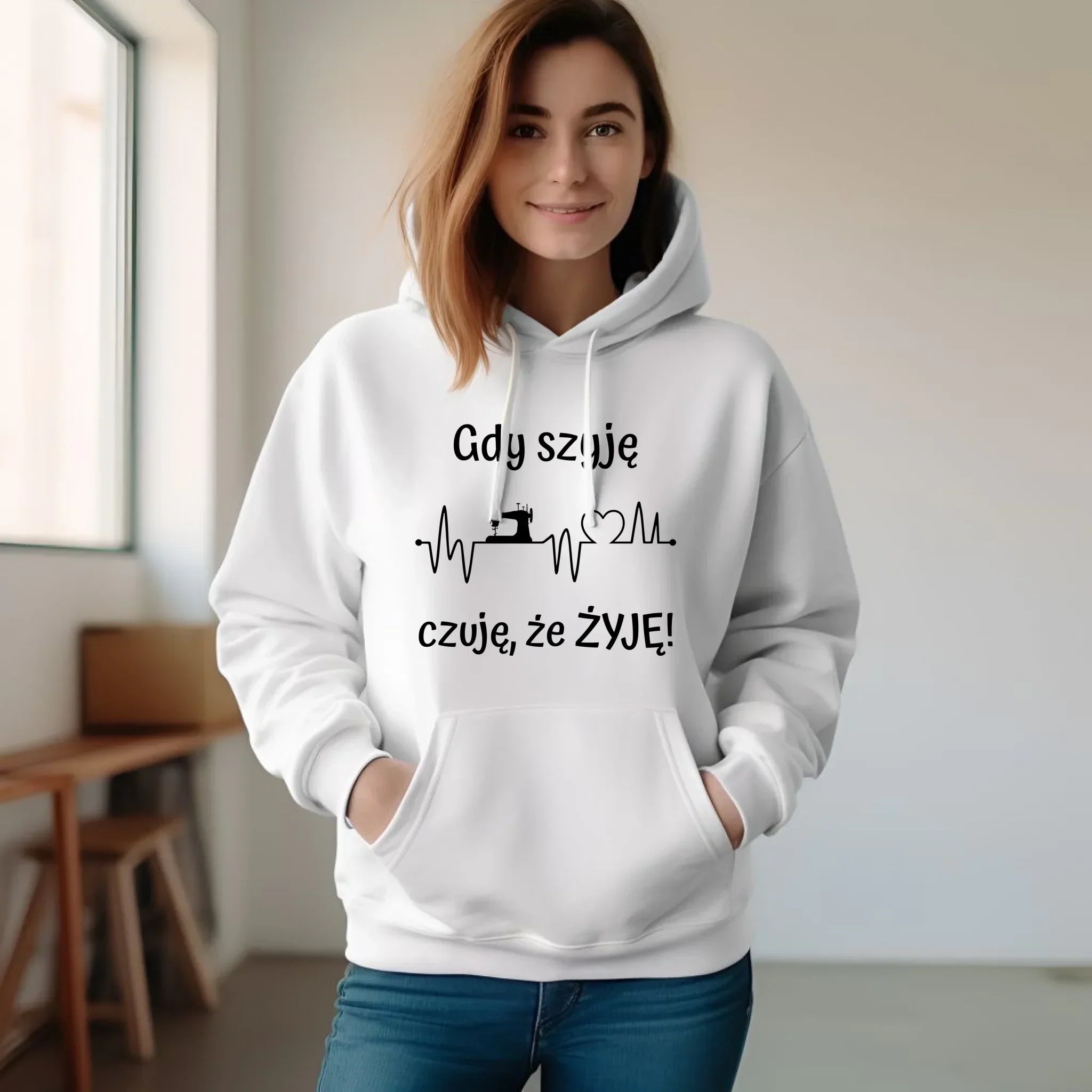 Bluza damska z kapturem szyciowa dla krawcowej - Gdy szyję czuję, że żyję HS12 - StoryCups.pl