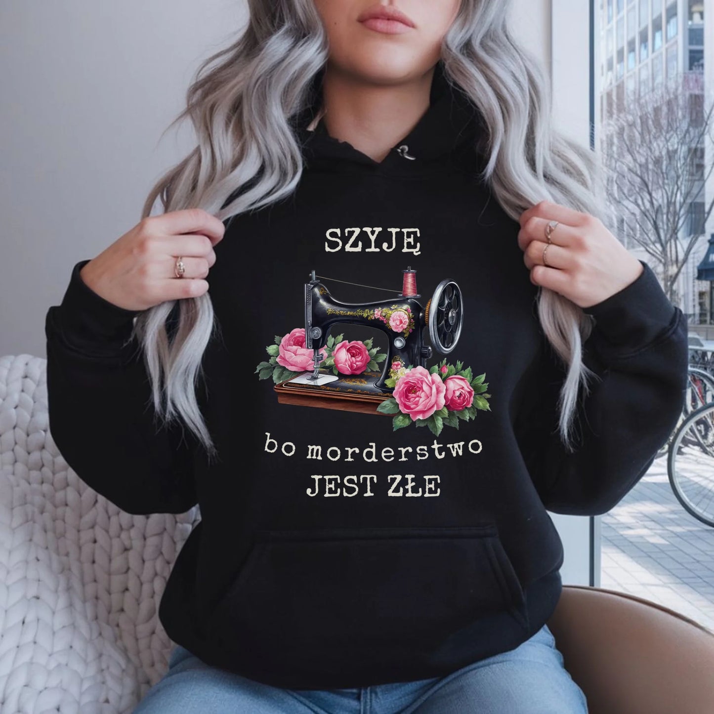 Bluza damska z kapturem szyciowa dla krawcowej - Szyję, bo morderstwo jest złe HS14 - StoryCups.pl