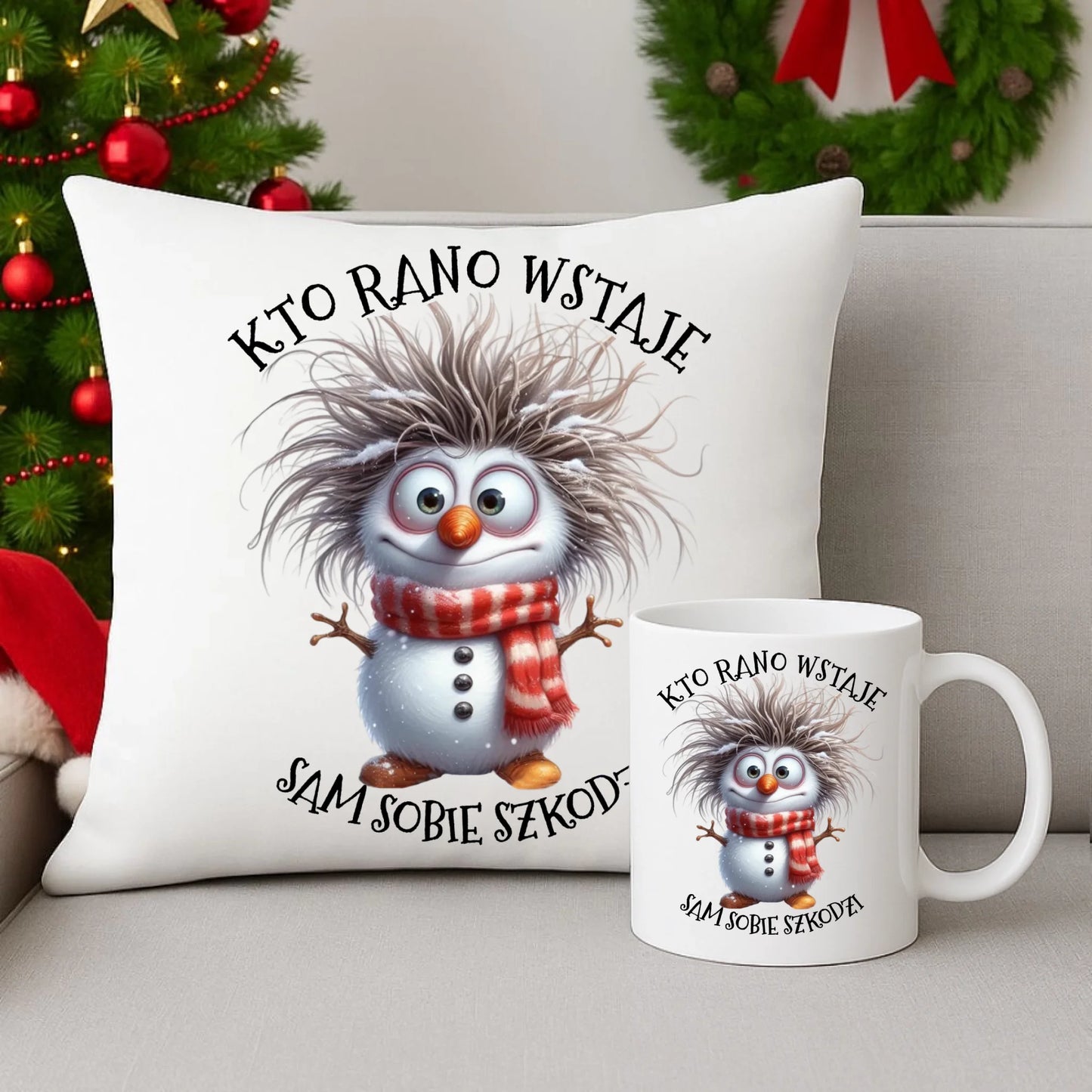 Zestaw poduszka i kubek świąteczny - Bałwanek - Kto rano wstaje sam sobie szkodzi BN133 - StoryCups.pl