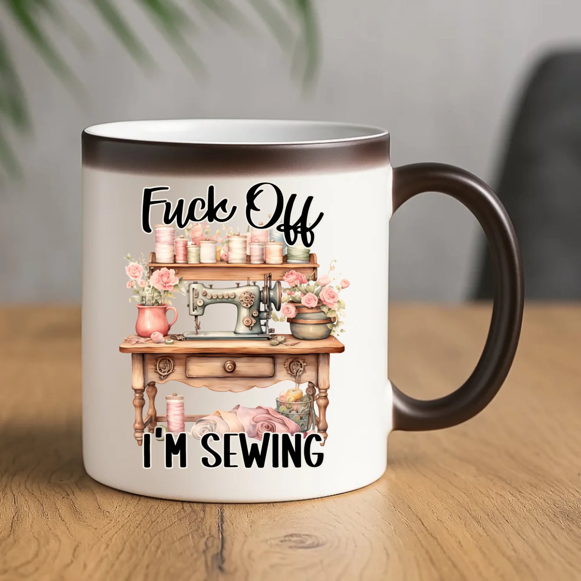 Kubek magiczny szyciowy dla krawcowej - Fck off im sewing HS16 - StoryCups.pl
