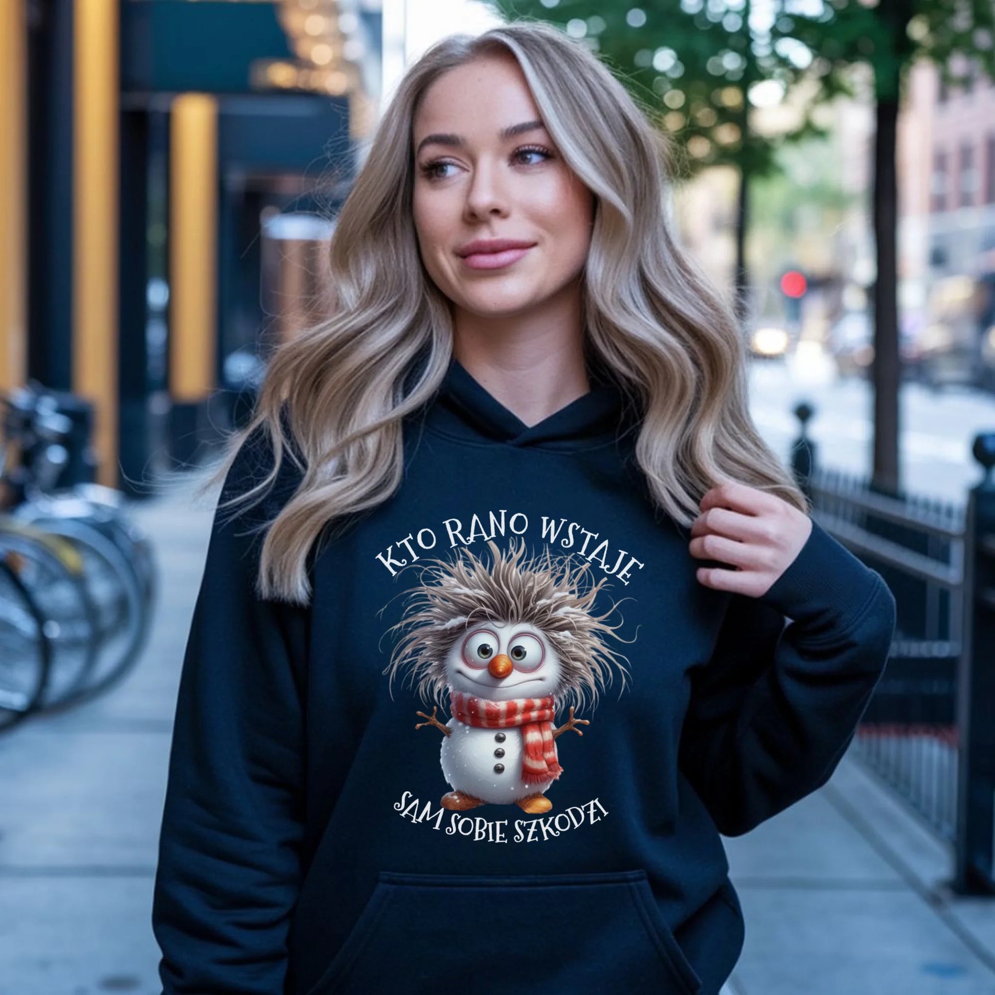 Bluza damska z kapturem świąteczna - Bałwanek - Kto rano wstaje sam sobie szkodzi BN133 - StoryCups.pl
