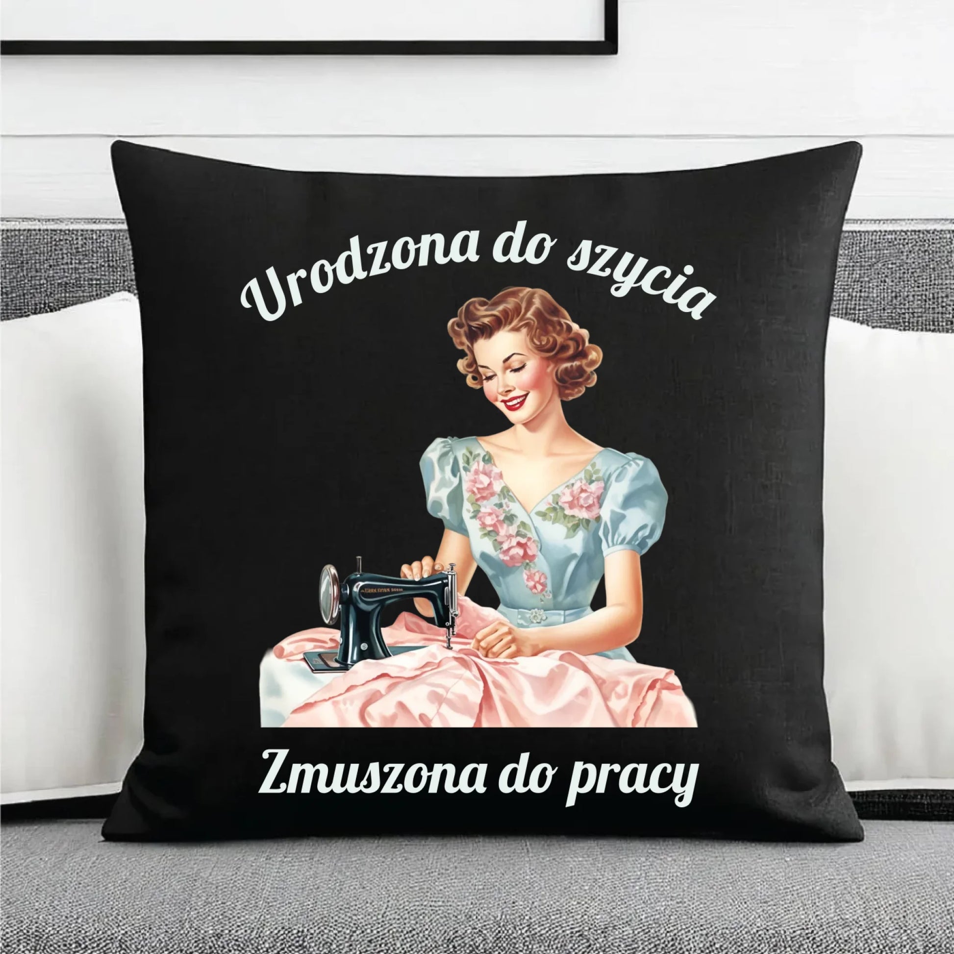 Poduszka dekoracyjna szyciowa dla krawcowej - Urodzona do szycia HS18 - StoryCups.pl
