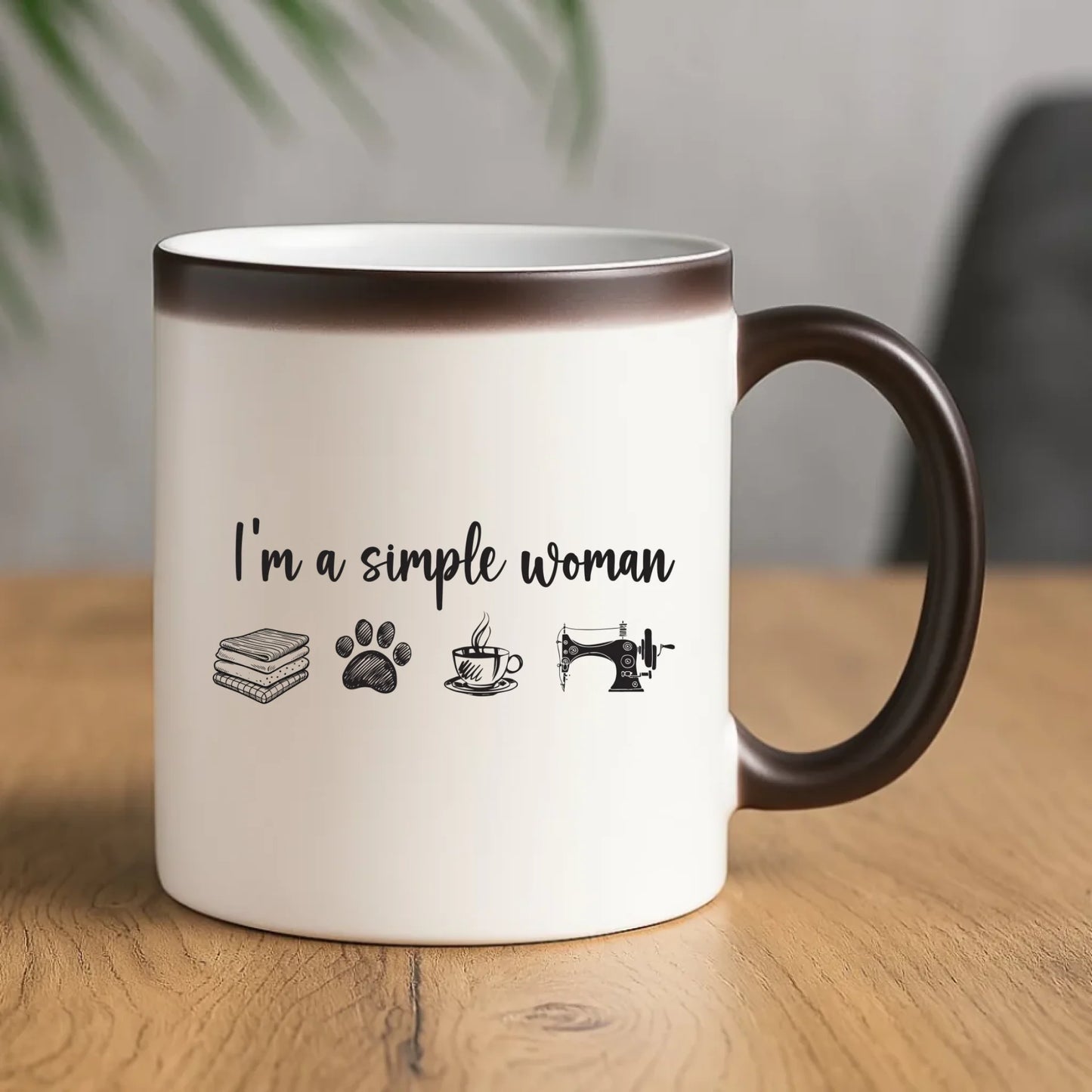 Kubek magiczny szyciowy dla krawcowej - I'm a simple woman HS20 - StoryCups.pl