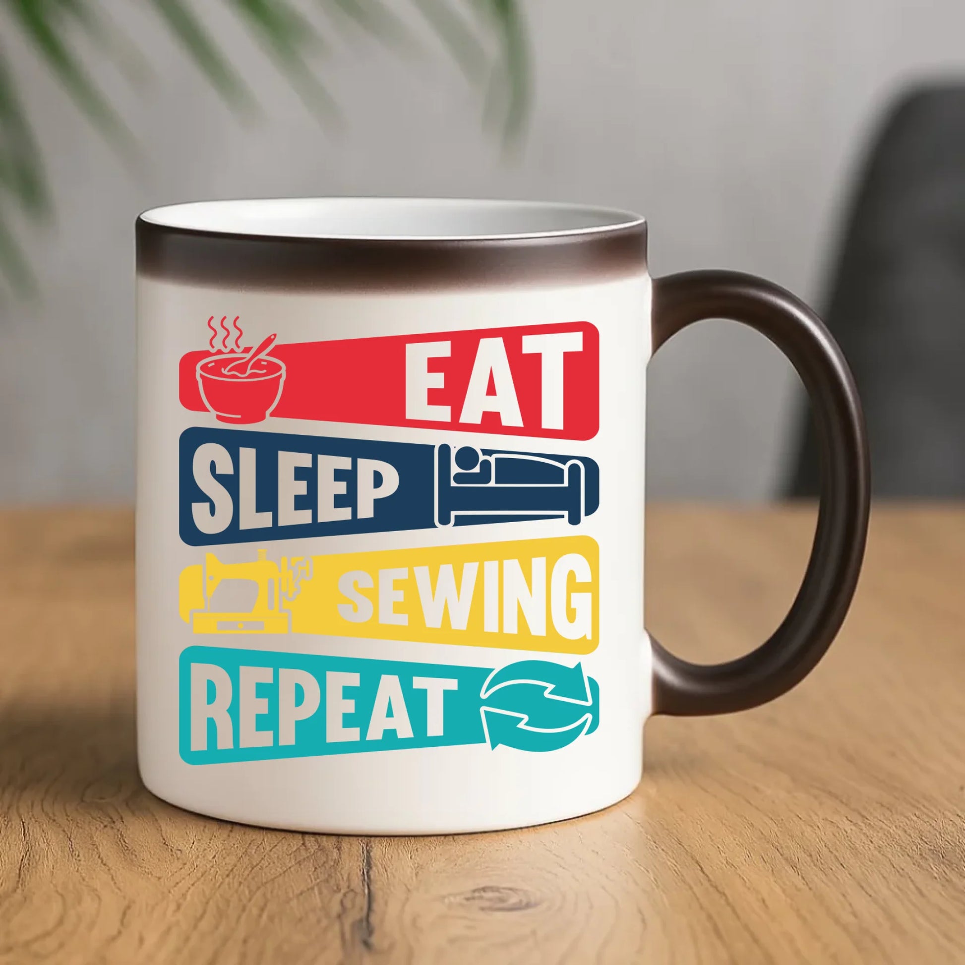 Kubek magiczny szyciowy dla krawcowej - Eat sleep sewing repeat HS21 - StoryCups.pl