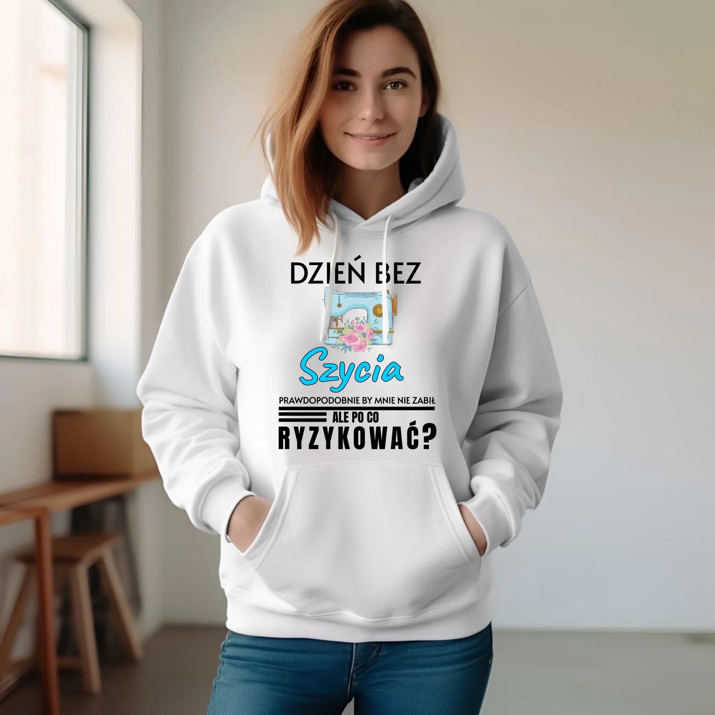 Bluza damska z kapturem szyciowa dla krawcowej - Dzień bez szycia HS24 - StoryCups.pl