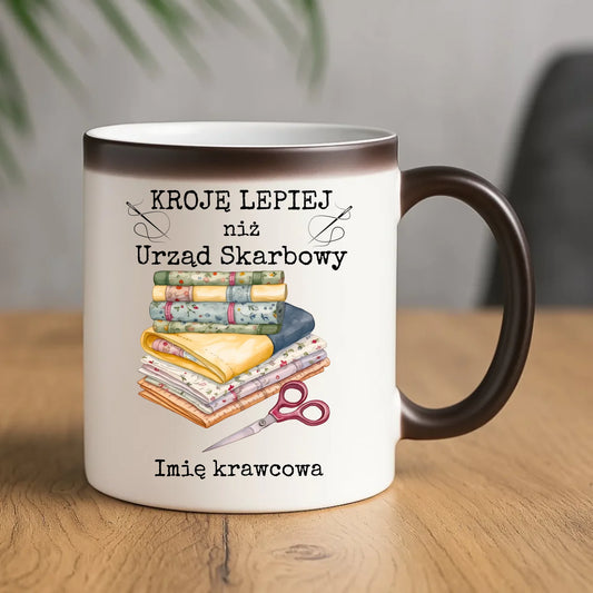 Kubek magiczny szyciowy dla krawcowej - Kroję lepiej niż US - personalizowany HS33 - StoryCups.pl