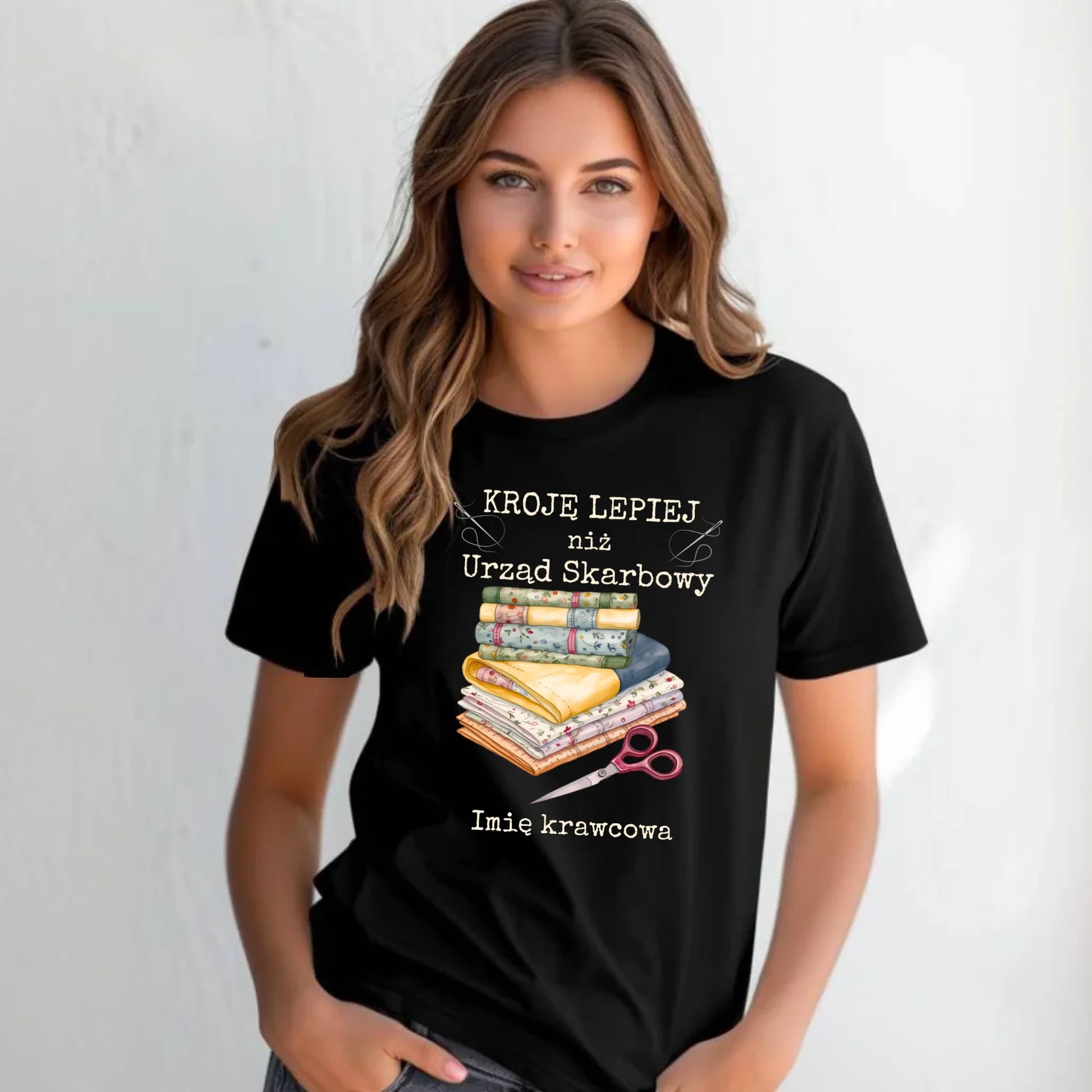 Koszulka damska szyciowa dla krawcowej - Kroję lepiej niż US - personalizowana HS33 - StoryCups.pl