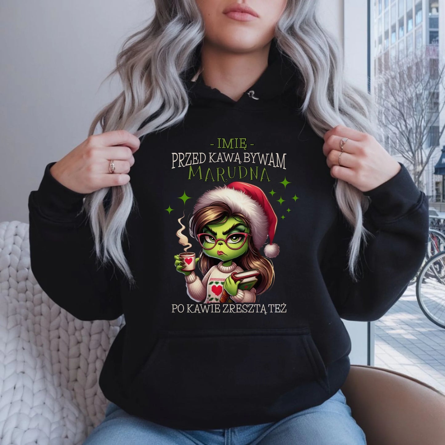 Bluza damska z kapturem świąteczna - Grinch - Przed kawą bywam marudna - personalizowana BN116 - StoryCups.pl