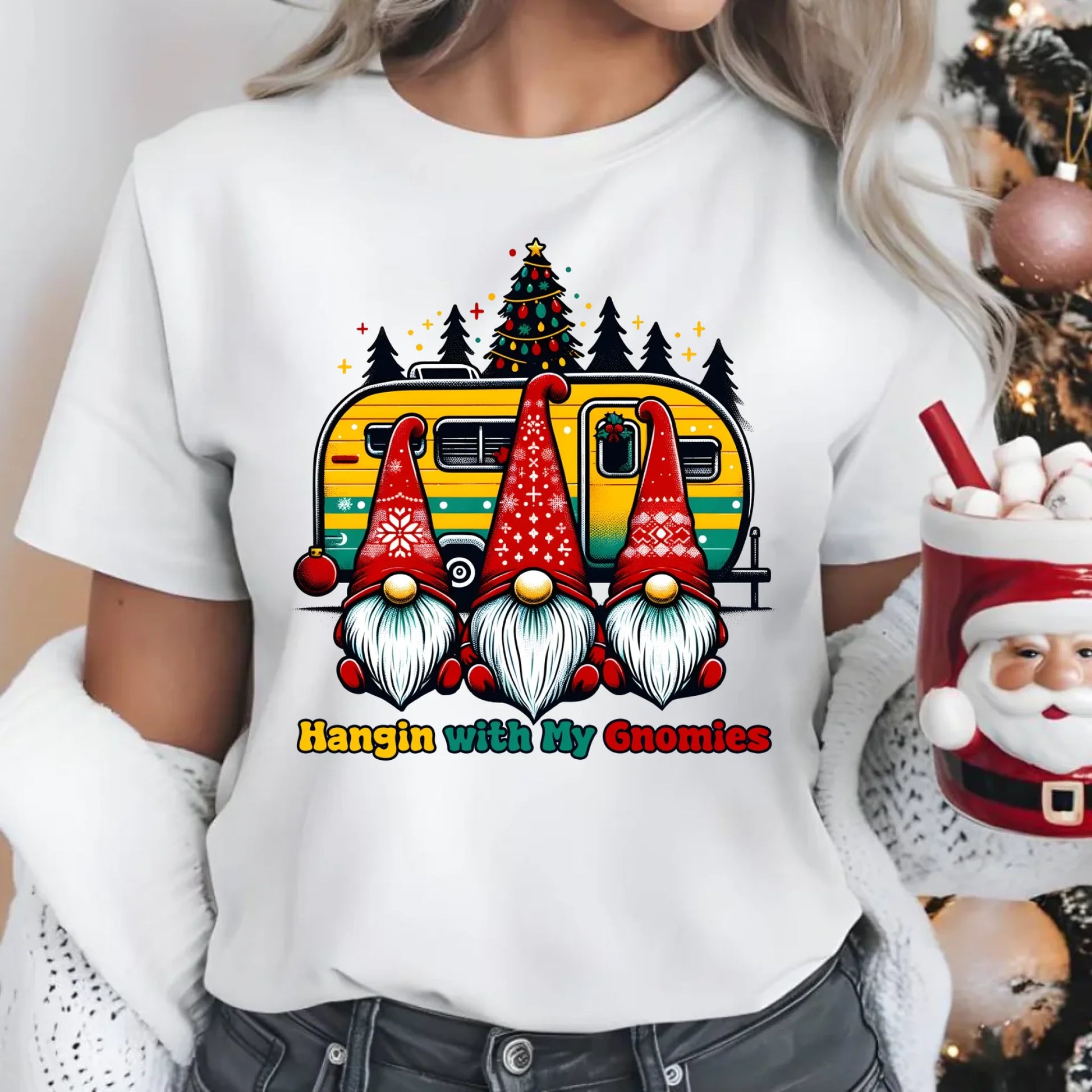 Święta z gnomami | Świąteczna koszulka damska BN41 - StoryCups.pl