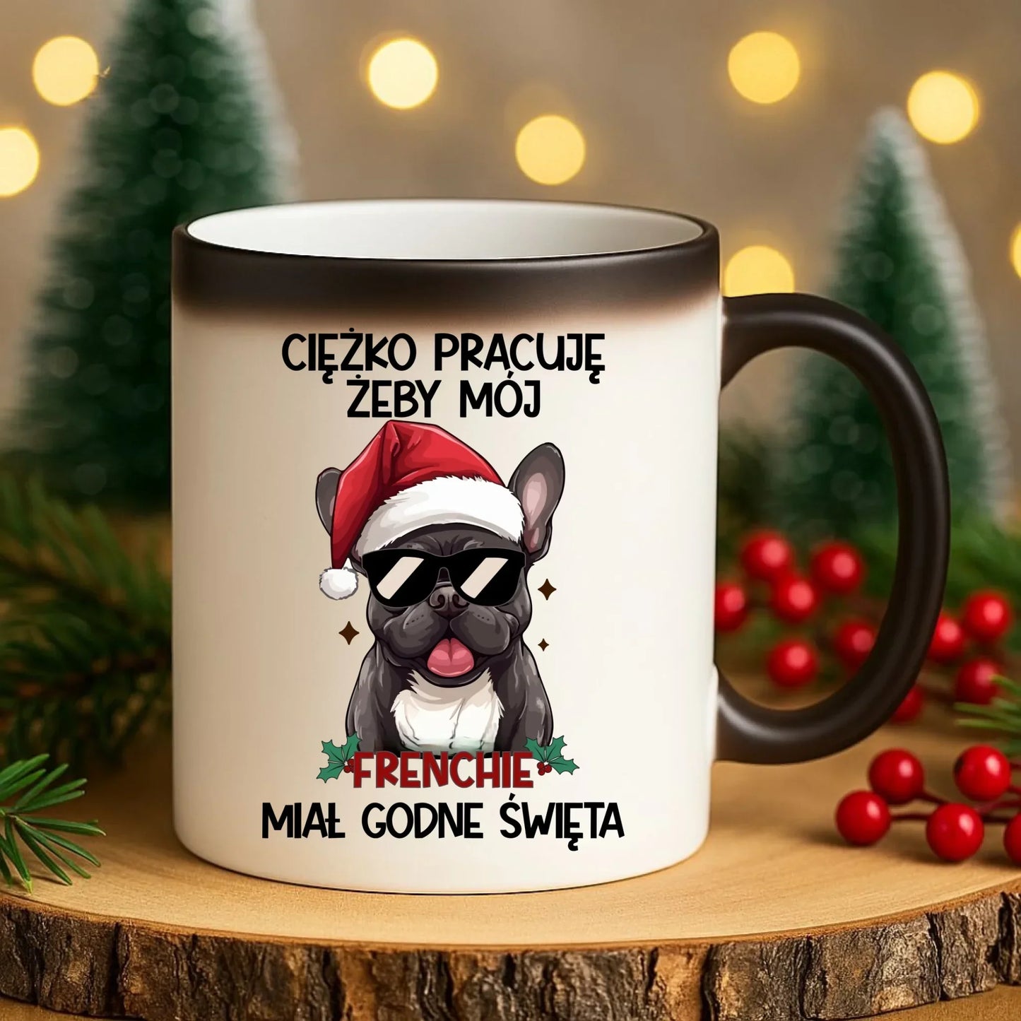 Kubek magiczny świąteczny - Buldożek Francuski - Ciężko pracuję, żeby mój frenchie miał godne święta BN109 - StoryCups.pl