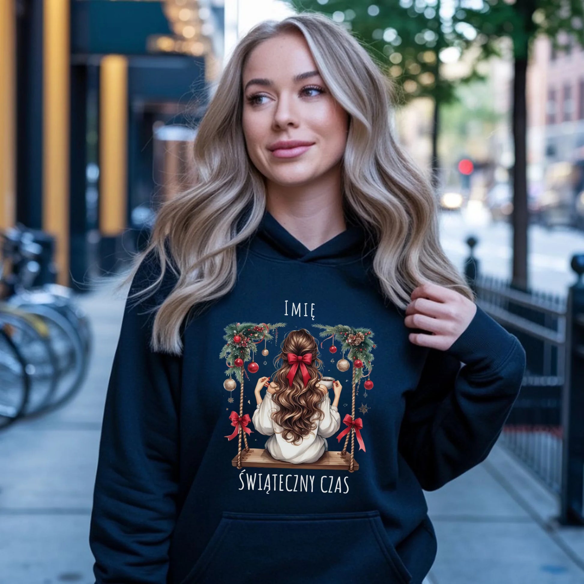 Bluza damska z kapturem świąteczna - Dziewczyna na huśtawce - Świąteczny czas - personalizowana BN105 - StoryCups.pl