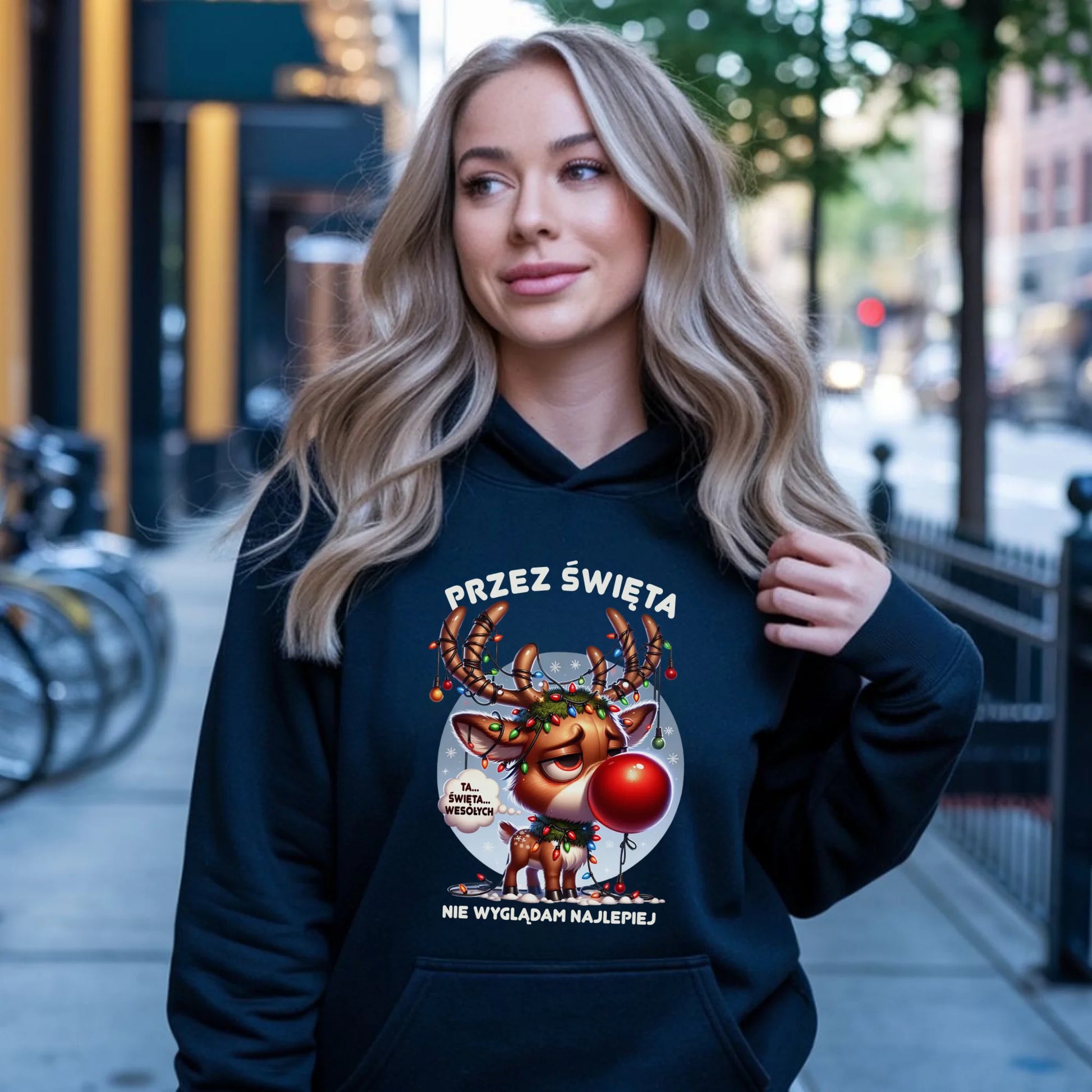 Bluza damska z kapturem świąteczna - Renifer Przez święta nie wyglądam najlepiej BN98 - StoryCups.pl