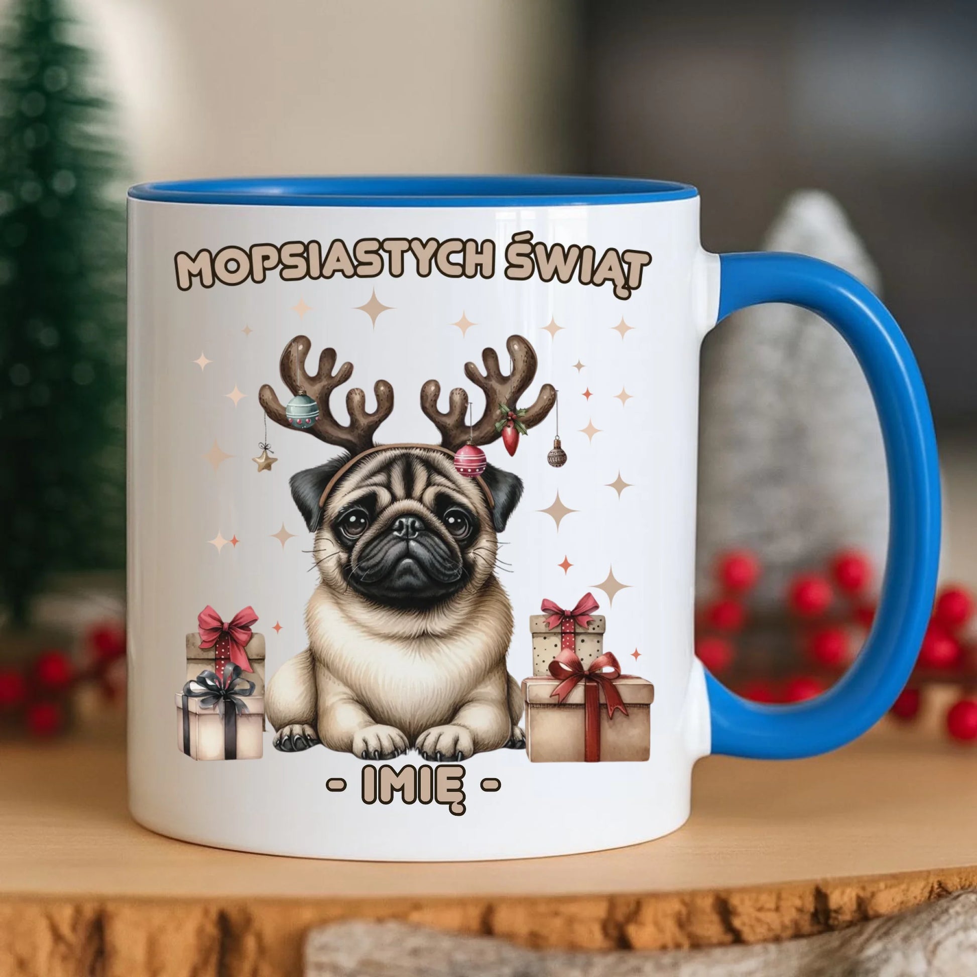 Kubek świąteczny - Mops Mopsiastych świąt - personalizowany BN91 - StoryCups.pl