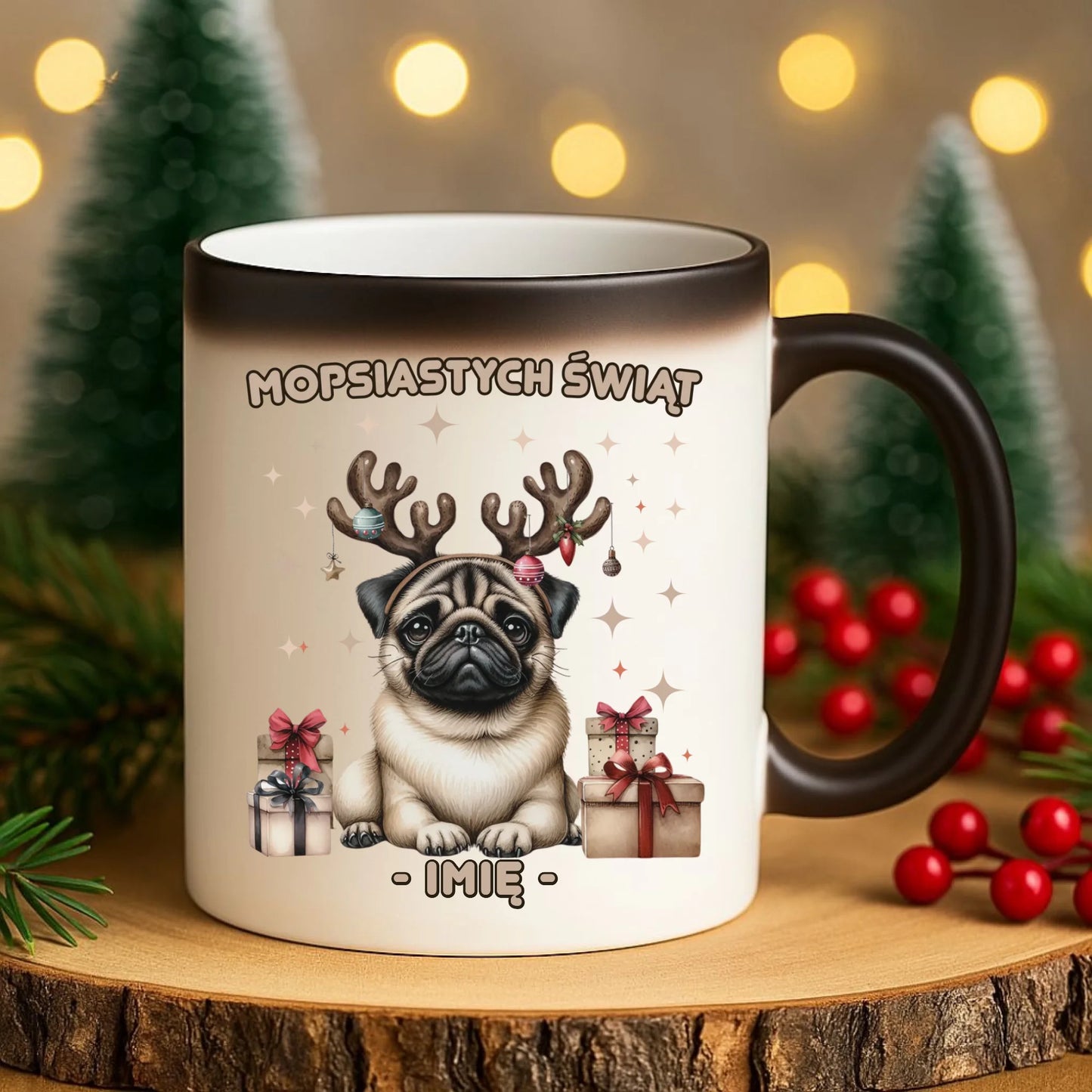 Kubek magiczny świąteczny - Mops Mopsiastych świąt - personalizowany BN91 - StoryCups.pl