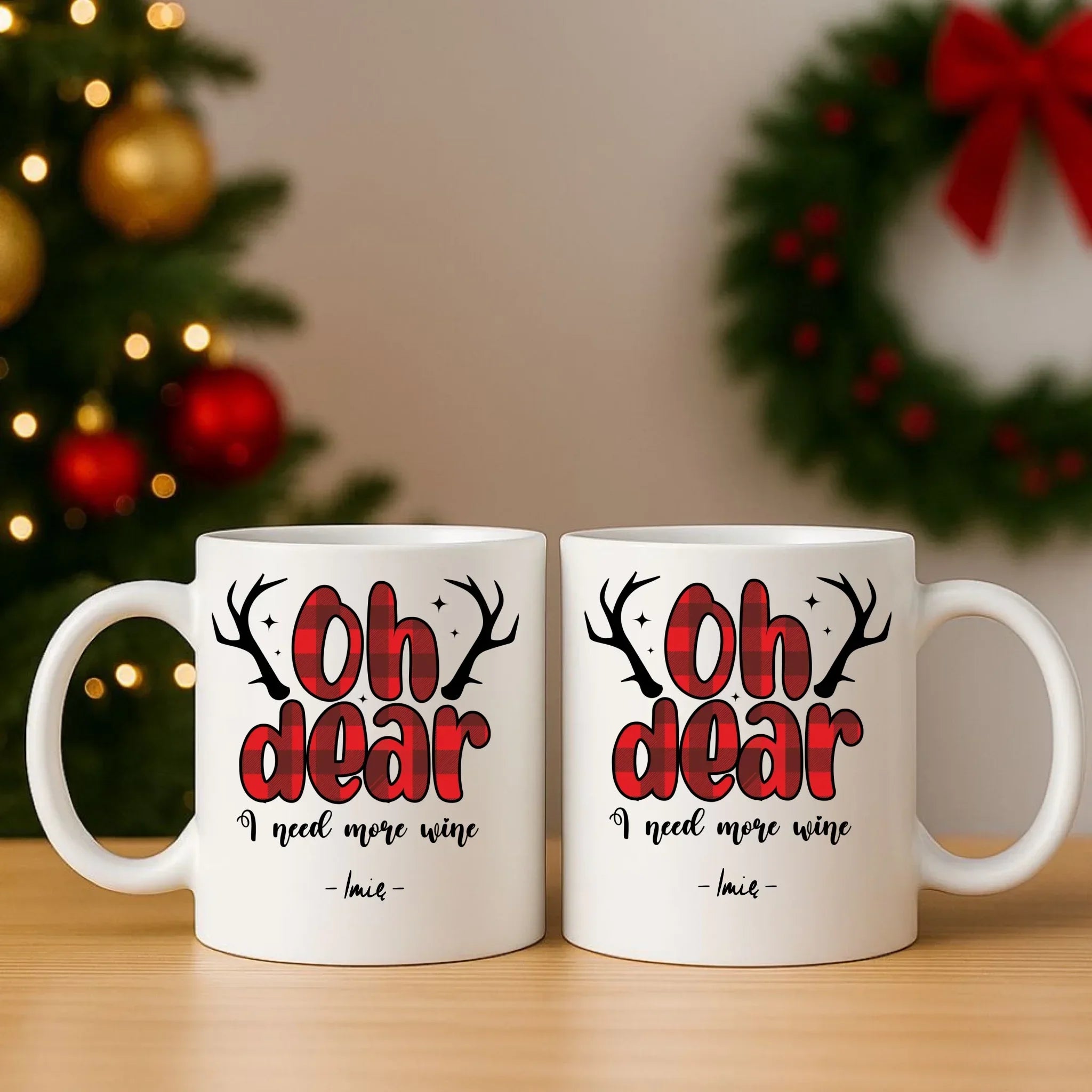 Zestaw poduszka i kubek świąteczny - Oh dear I need more wine - personalizowany BN63 - StoryCups.pl