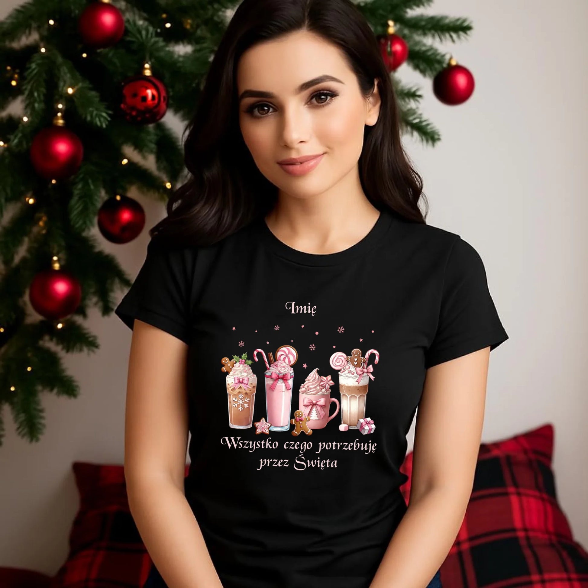 Koszulka damska świąteczna - Zimowa kawa Wszystko czego potrzebuję przez Święta - personalizowana BN46 - StoryCups.pl