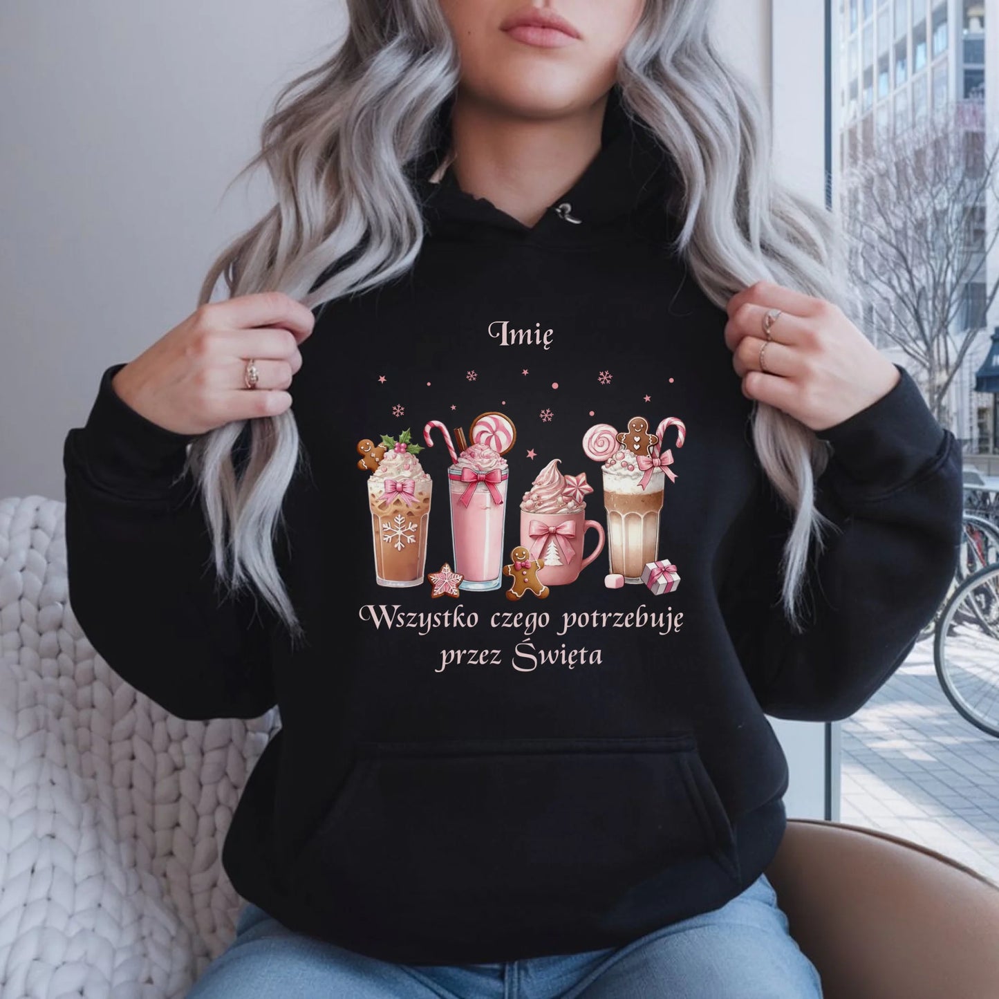 Bluza damska z kapturem świąteczna - Zimowa kawa Wszystko czego potrzebuję przez Święta - personalizowana BN46 - StoryCups.pl